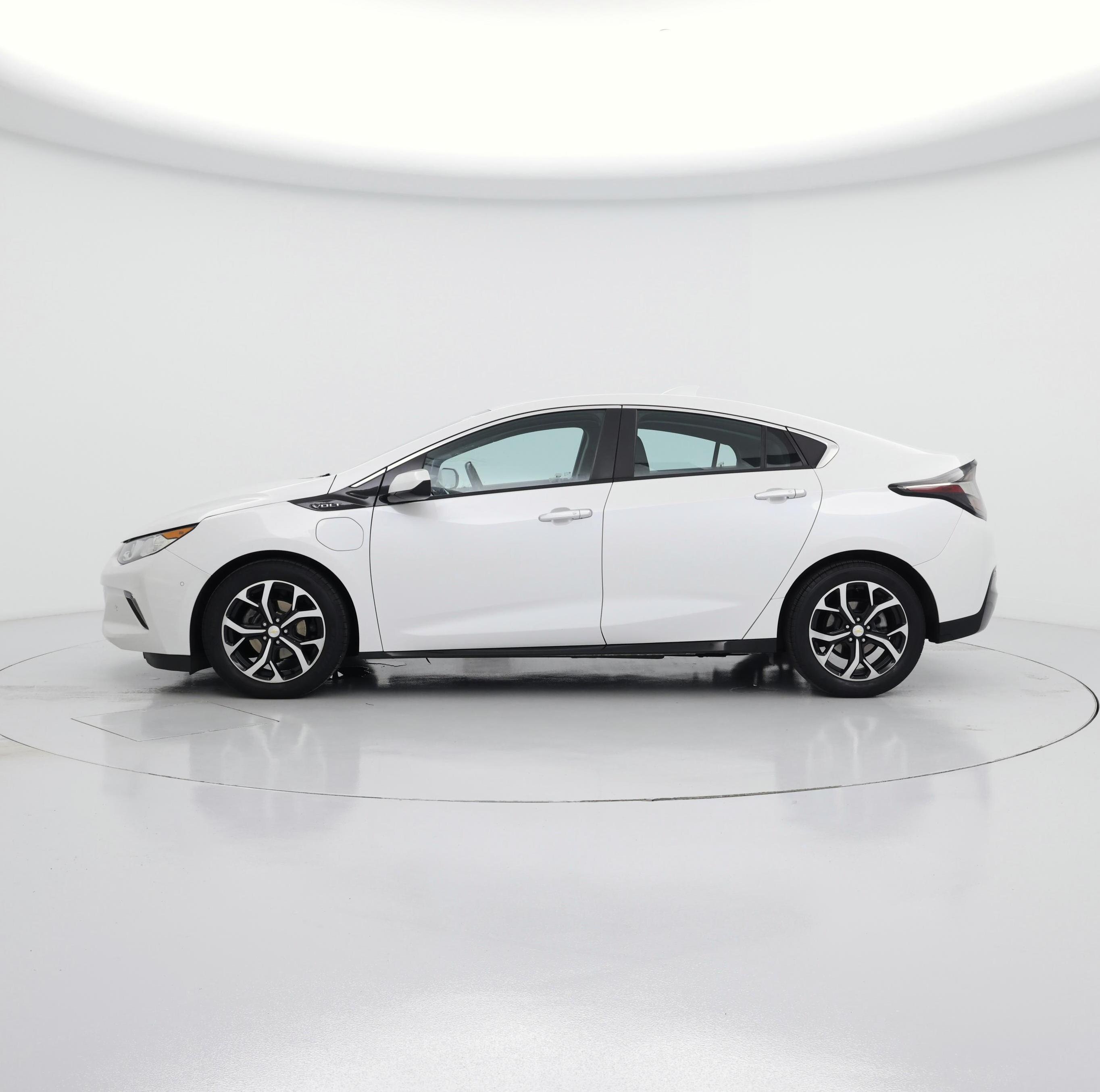 Thumbnail: 2017 Chevrolet Volt - 3
