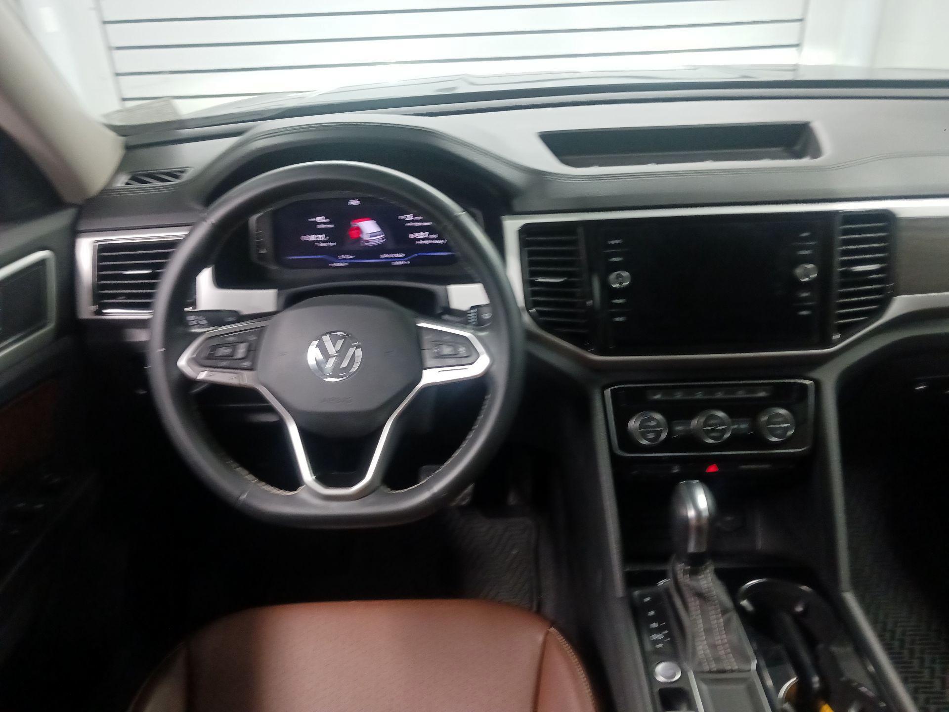 Thumbnail: 2022 Volkswagen Atlas - 9
