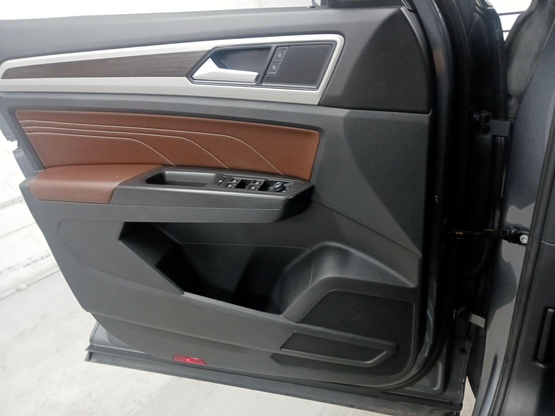 Thumbnail: 2022 Volkswagen Atlas - 12