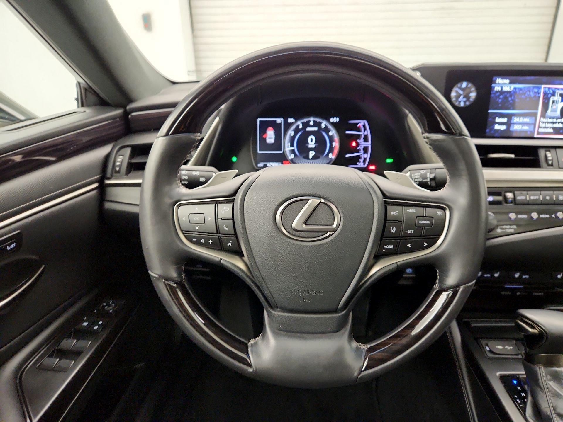 Thumbnail: 2019 Lexus ES - 10
