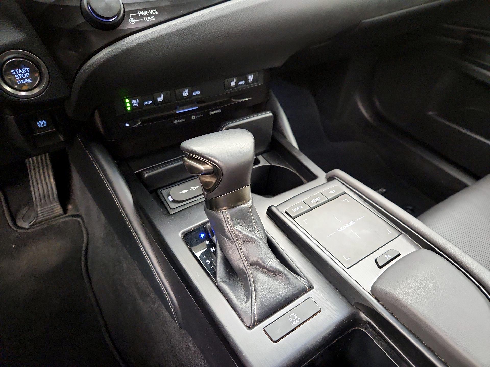 Thumbnail: 2019 Lexus ES - 17