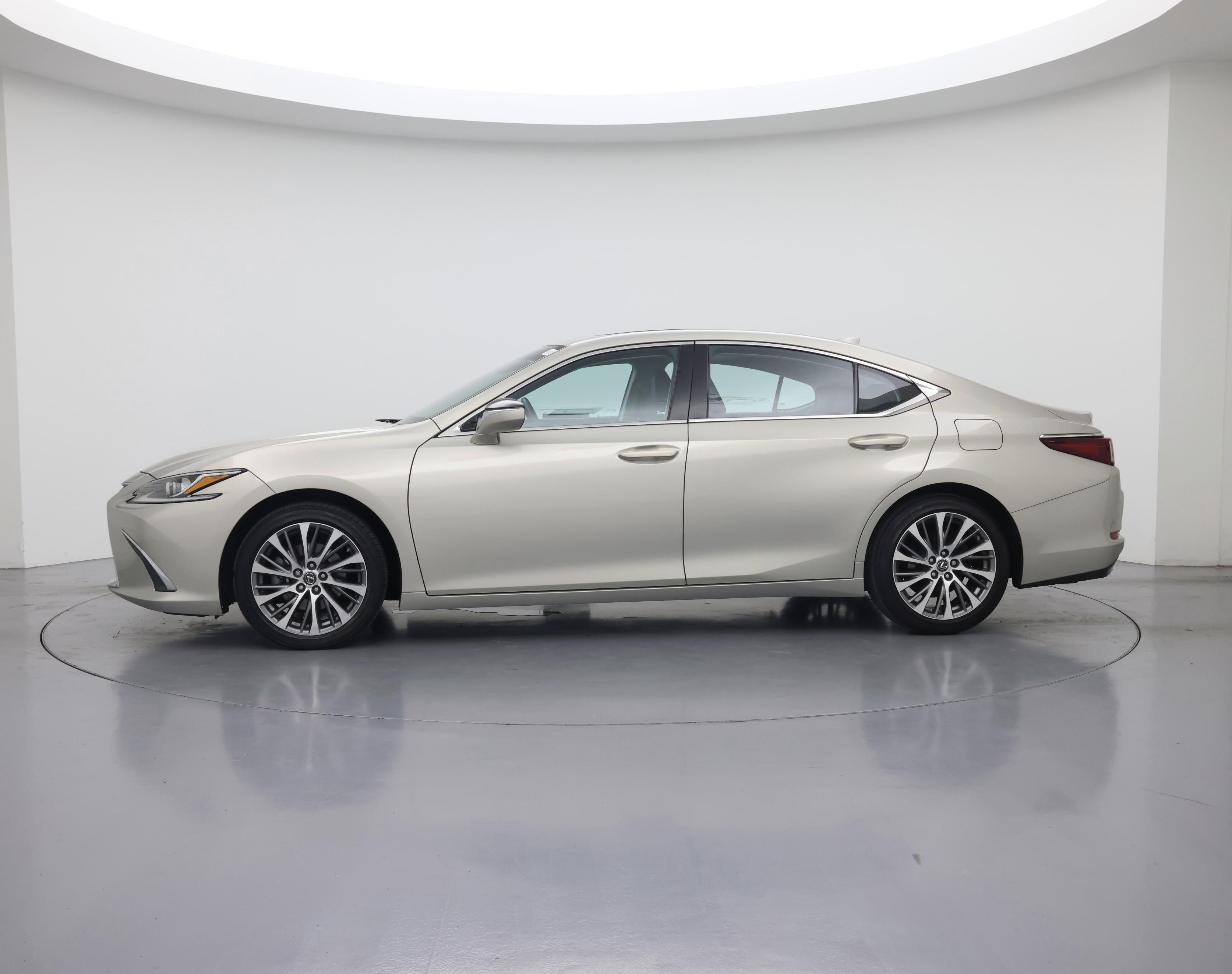 Thumbnail: 2019 Lexus ES - 3