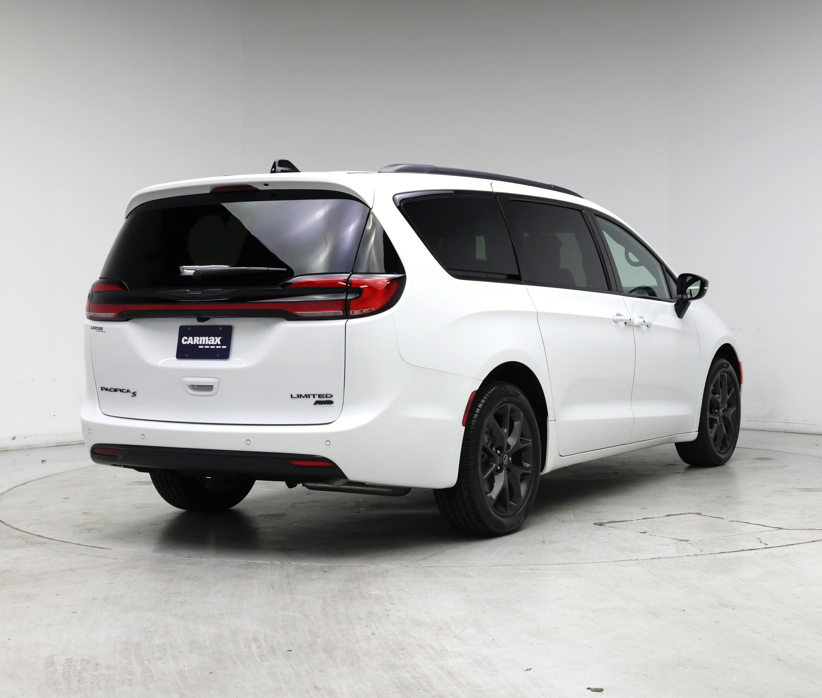 Thumbnail: 2026 Chrysler Pacifica - 8