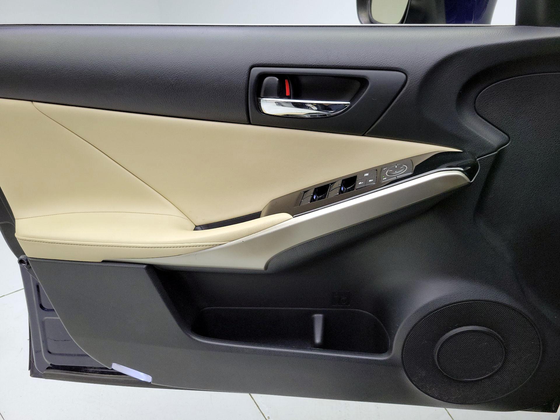 Thumbnail: 2015 Lexus IS - 12
