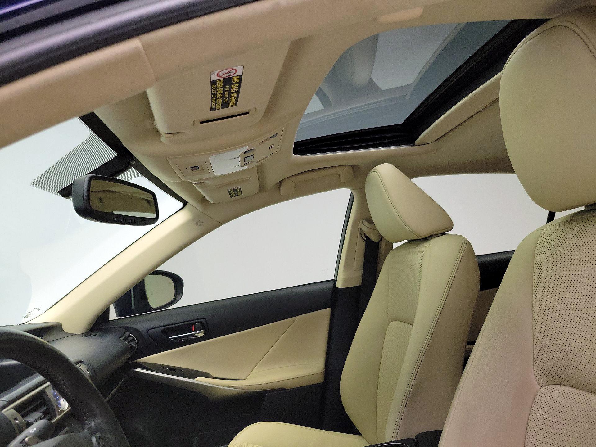 Thumbnail: 2015 Lexus IS - 20