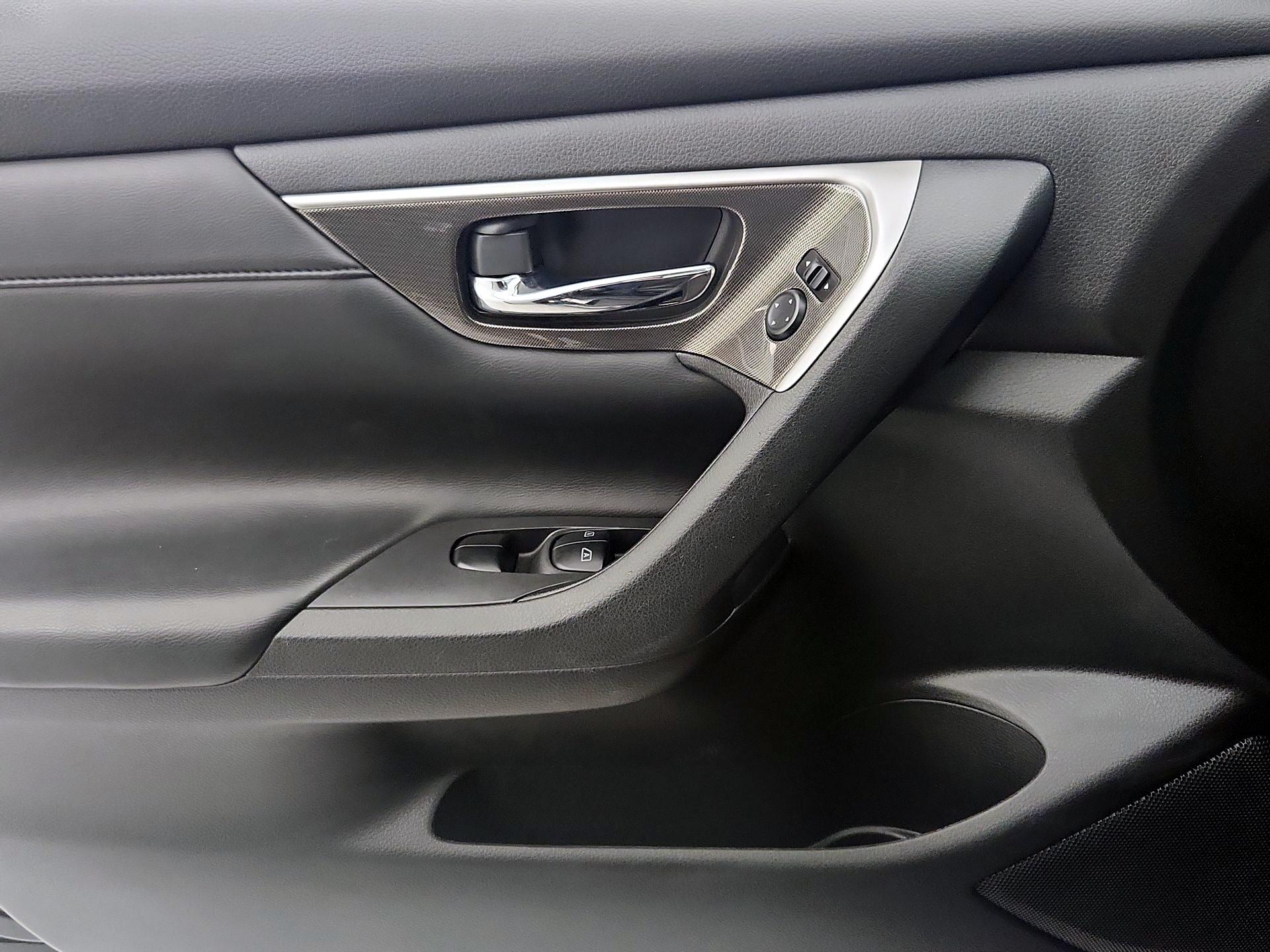 Thumbnail: 2015 Nissan Altima - 12