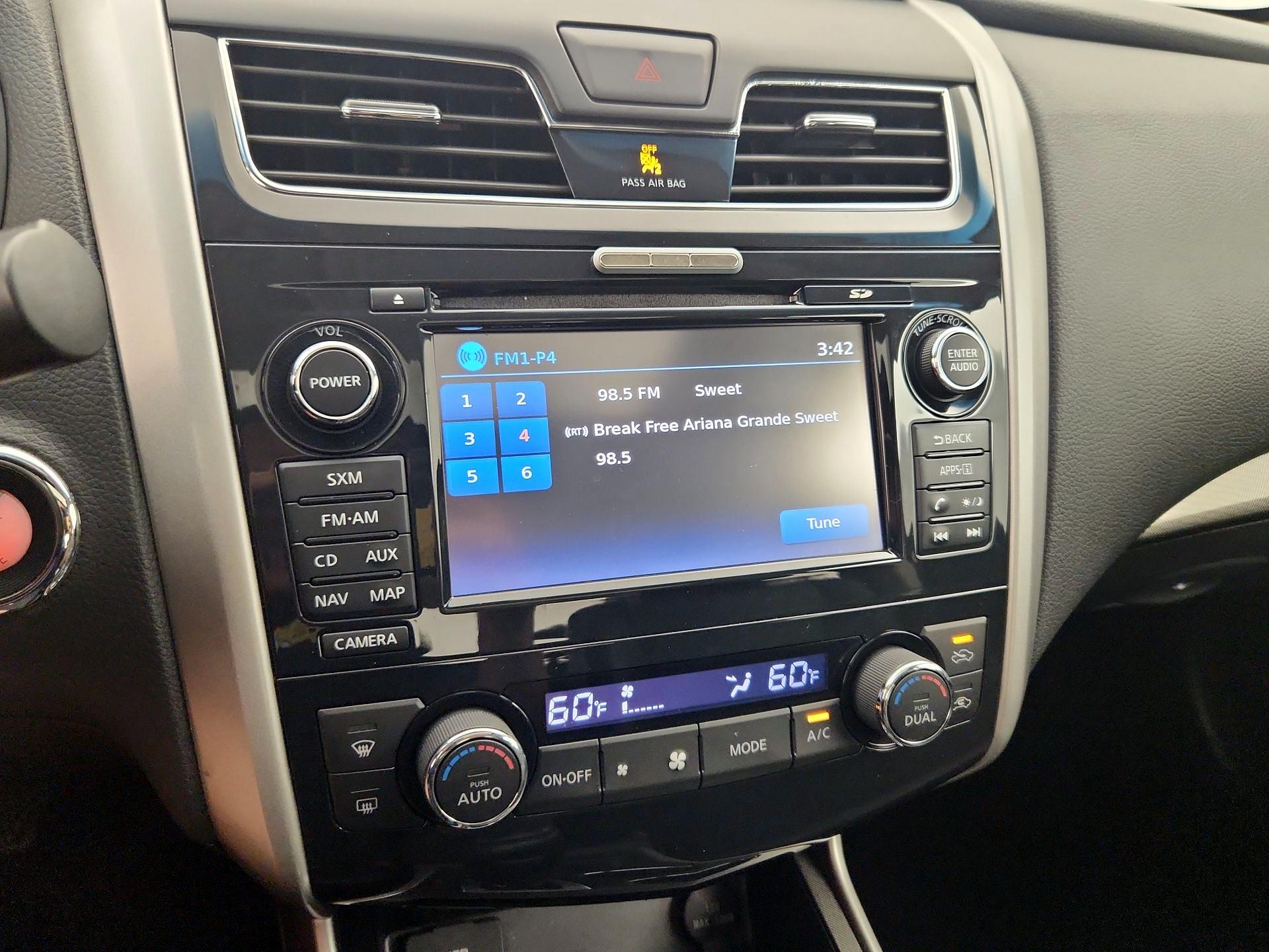 Thumbnail: 2015 Nissan Altima - 16