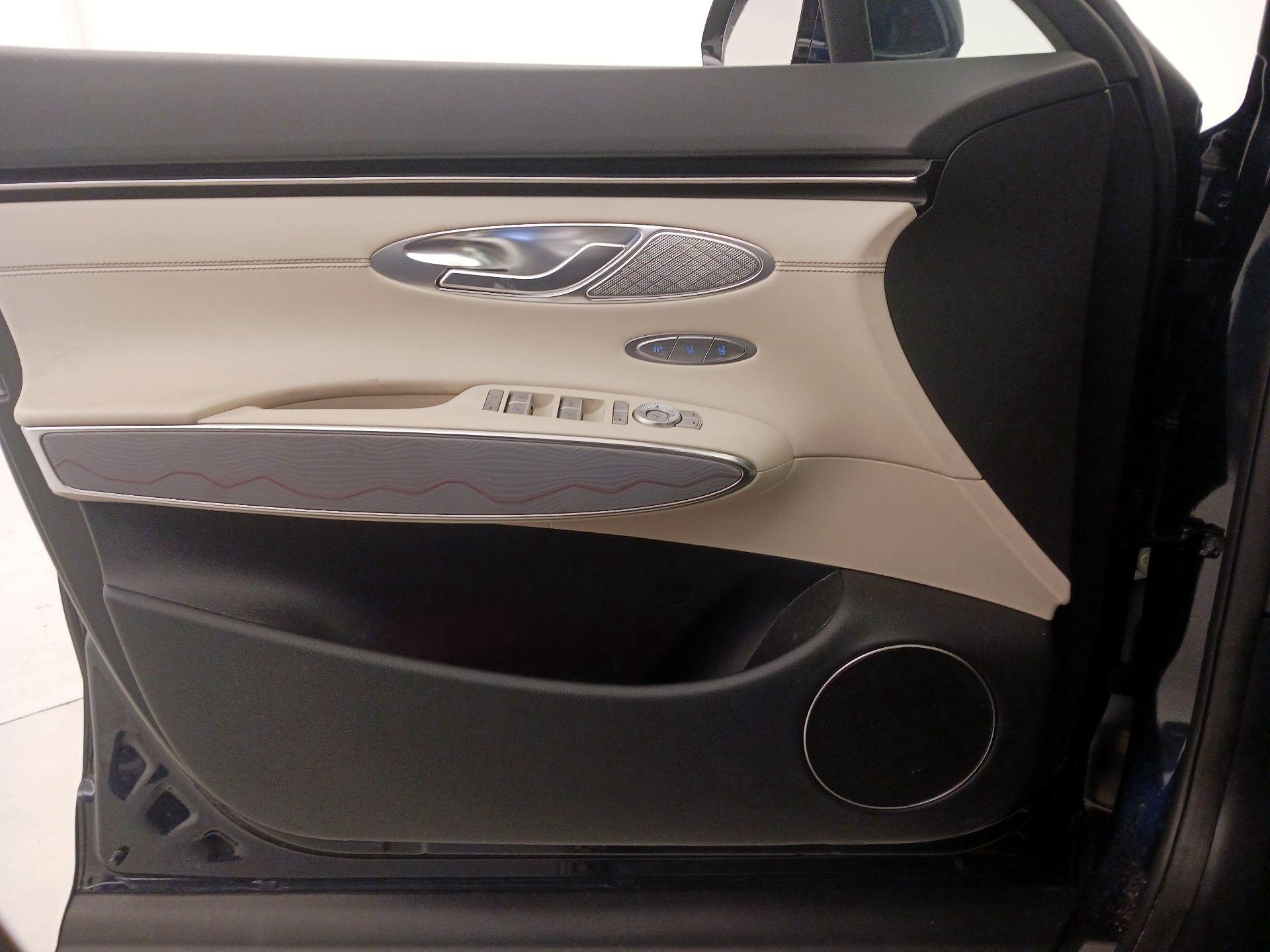 Thumbnail: 2025 Genesis GV70 - 12