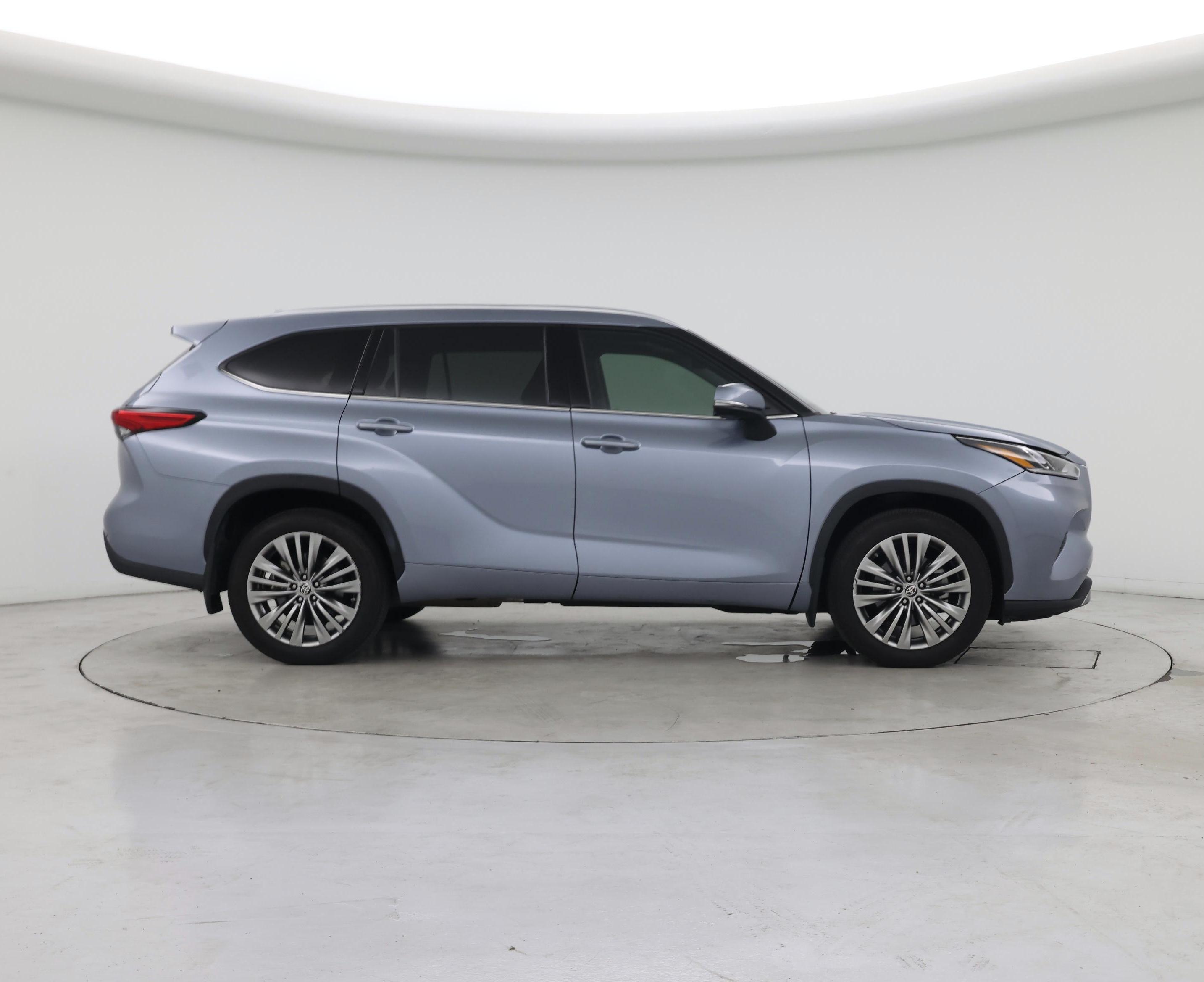 Thumbnail: 2022 Toyota Highlander - 7