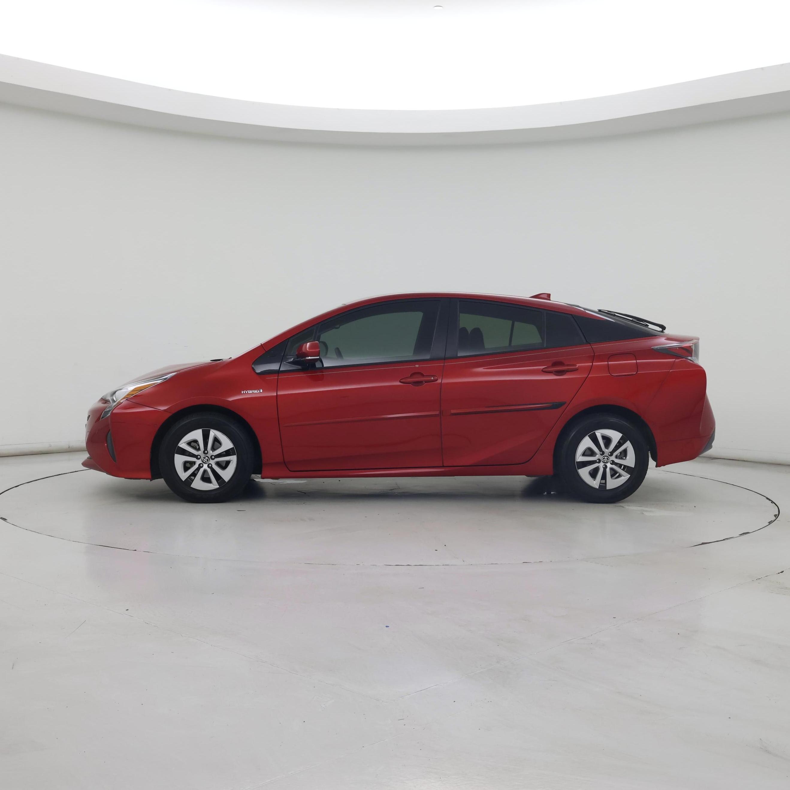 Thumbnail: 2018 Toyota Prius - 3