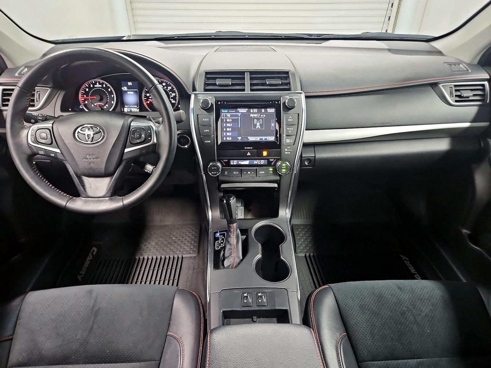 2016 Toyota Camry XSE - Photo 10