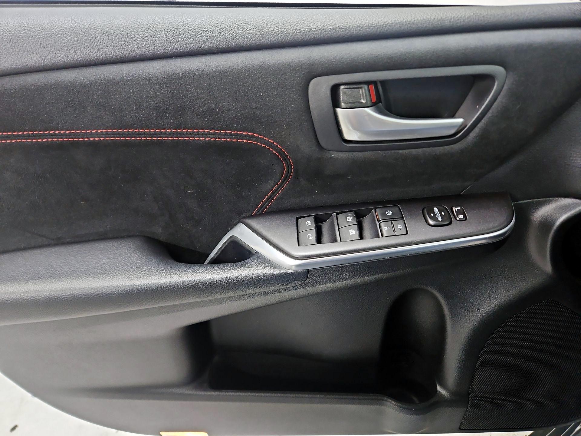 Thumbnail: 2016 Toyota Camry - 12