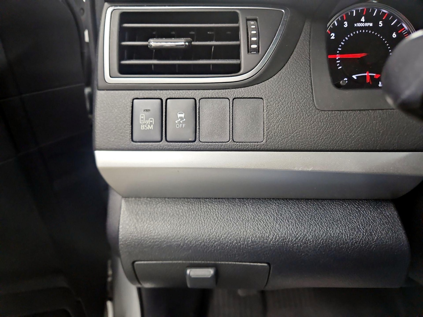 2016 Toyota Camry XSE - Photo 14