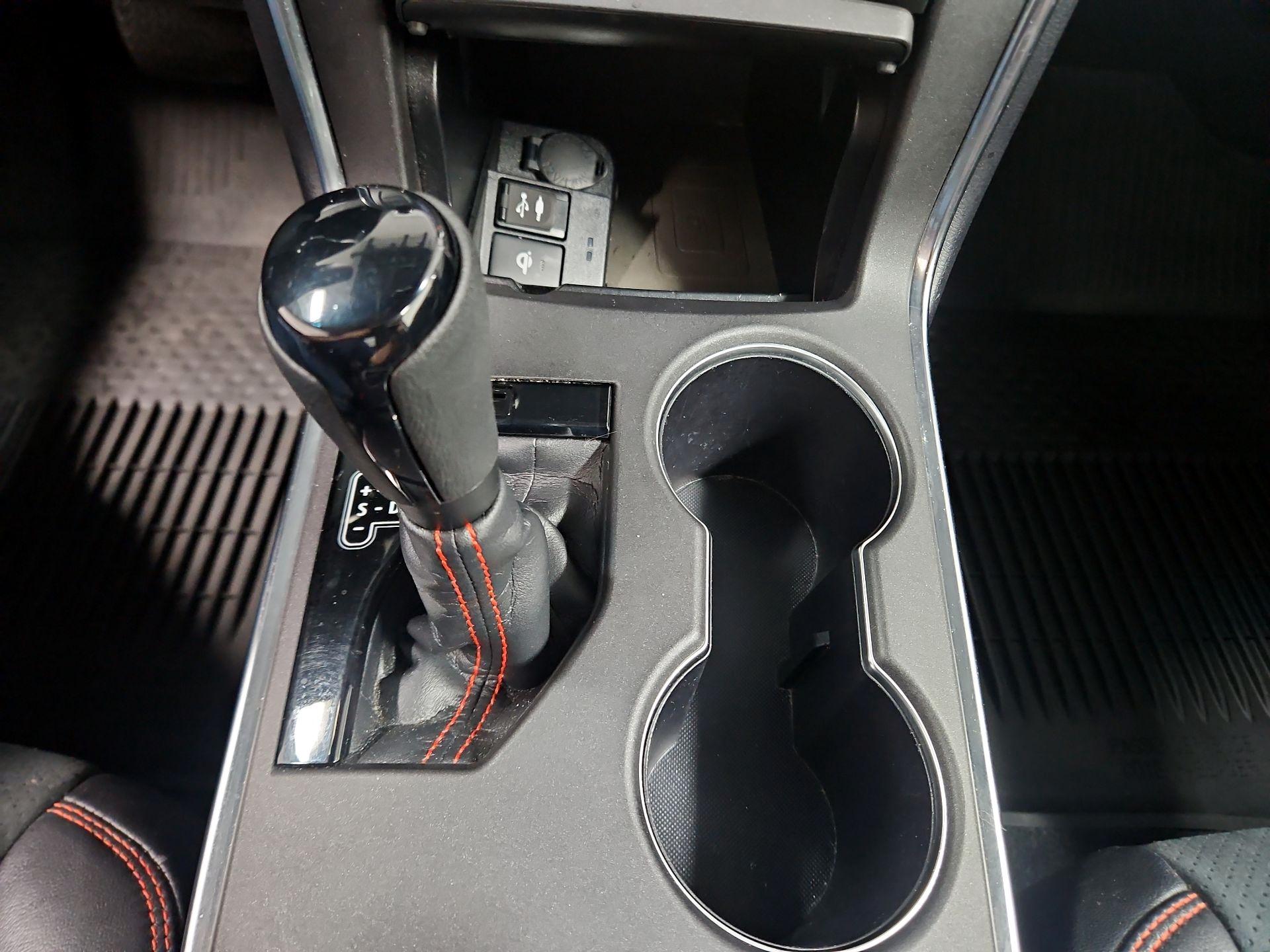 Thumbnail: 2016 Toyota Camry - 17