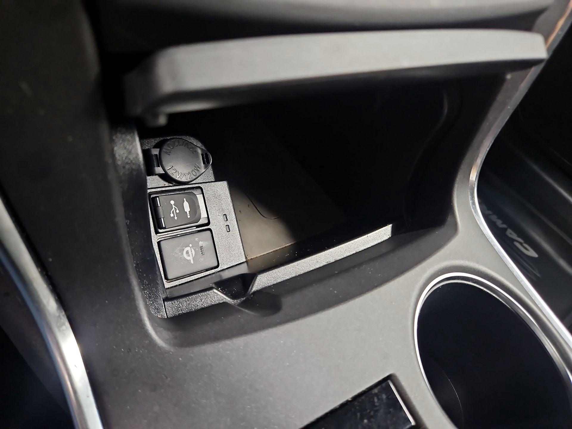 Thumbnail: 2016 Toyota Camry - 18