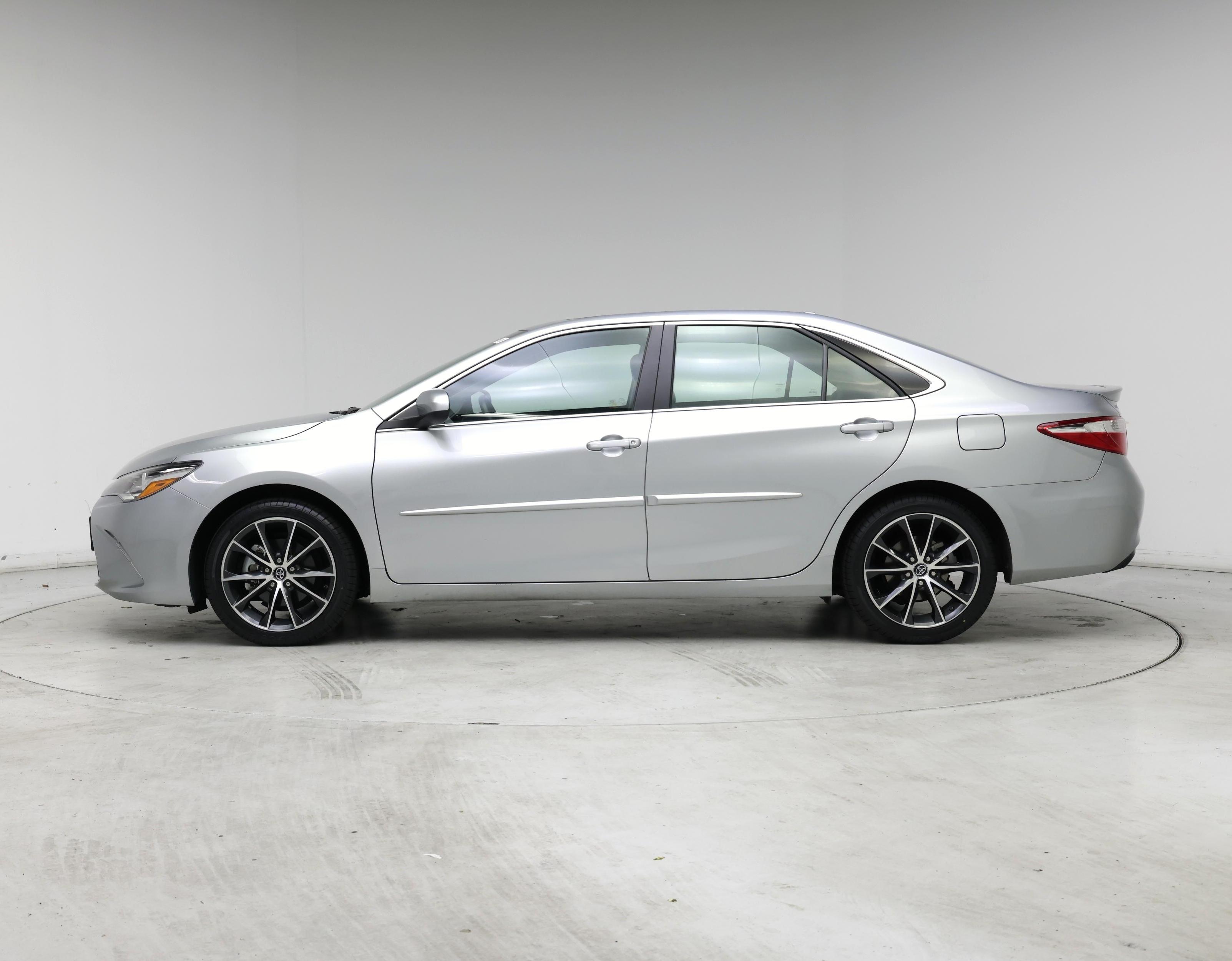 Thumbnail: 2016 Toyota Camry - 3