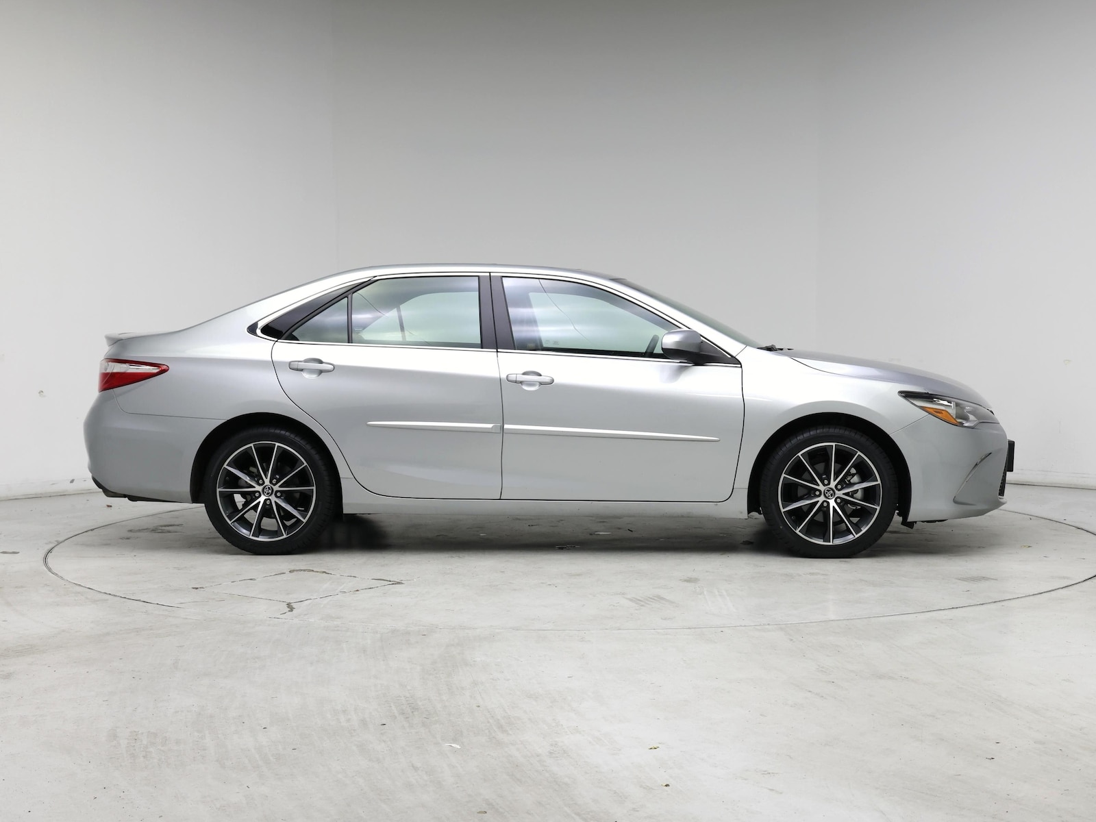 2016 Toyota Camry XSE - Photo 8