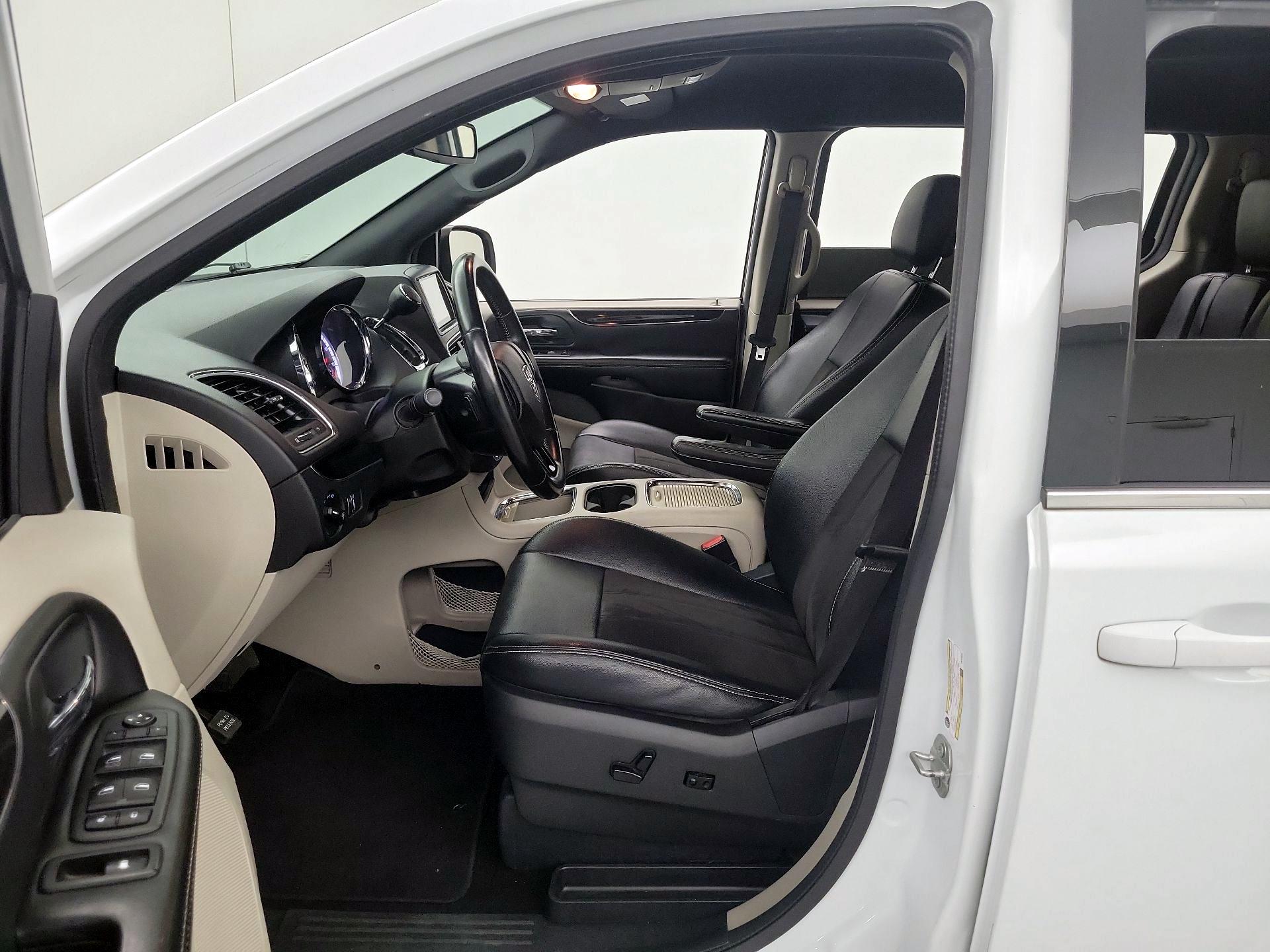 Thumbnail: 2020 Dodge Grand Caravan - 11