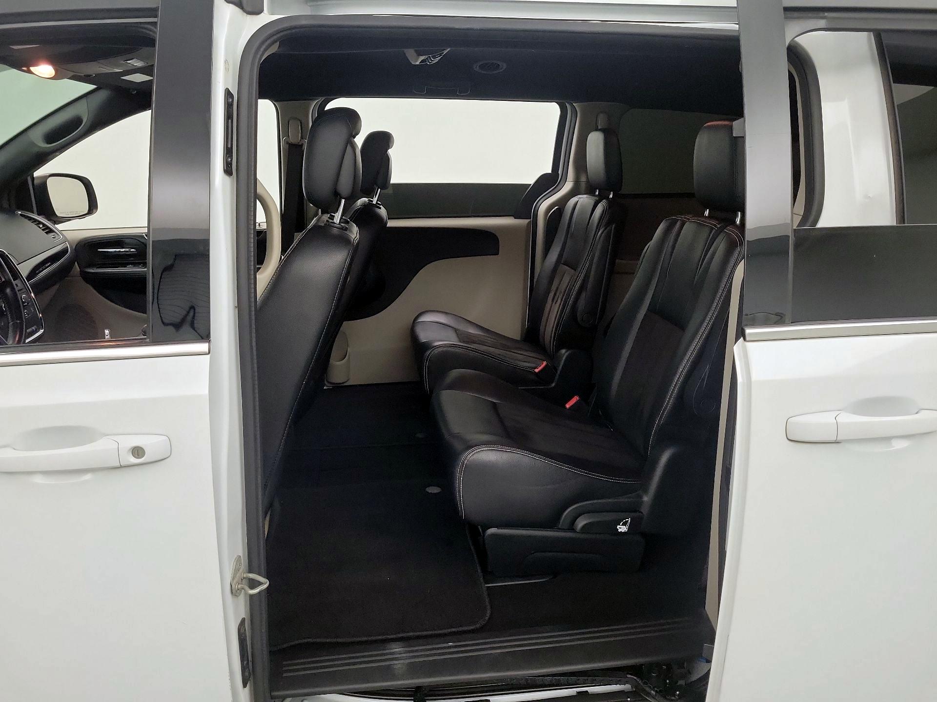 Thumbnail: 2020 Dodge Grand Caravan - 19