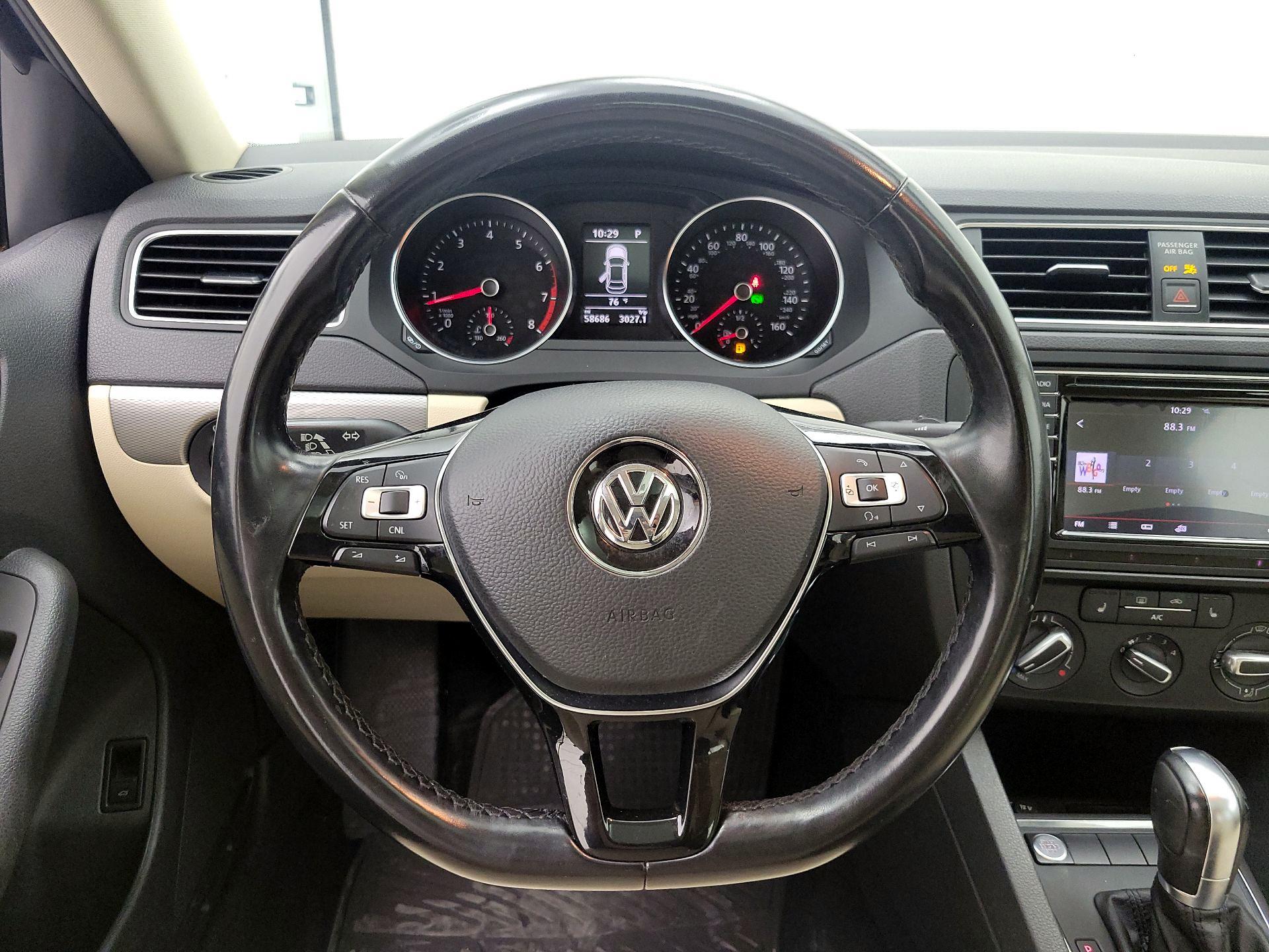 Thumbnail: 2018 Volkswagen Jetta - 10