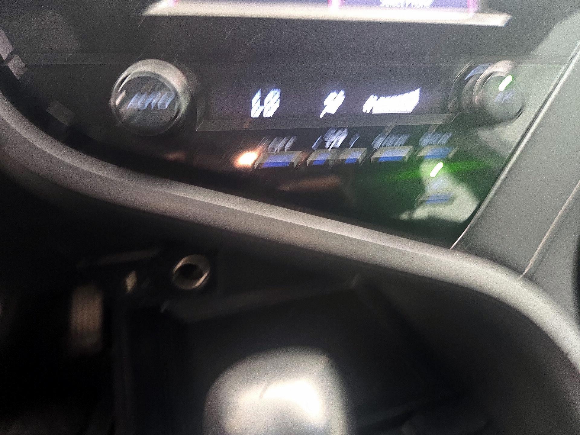 Thumbnail: 2019 Toyota Camry - 16