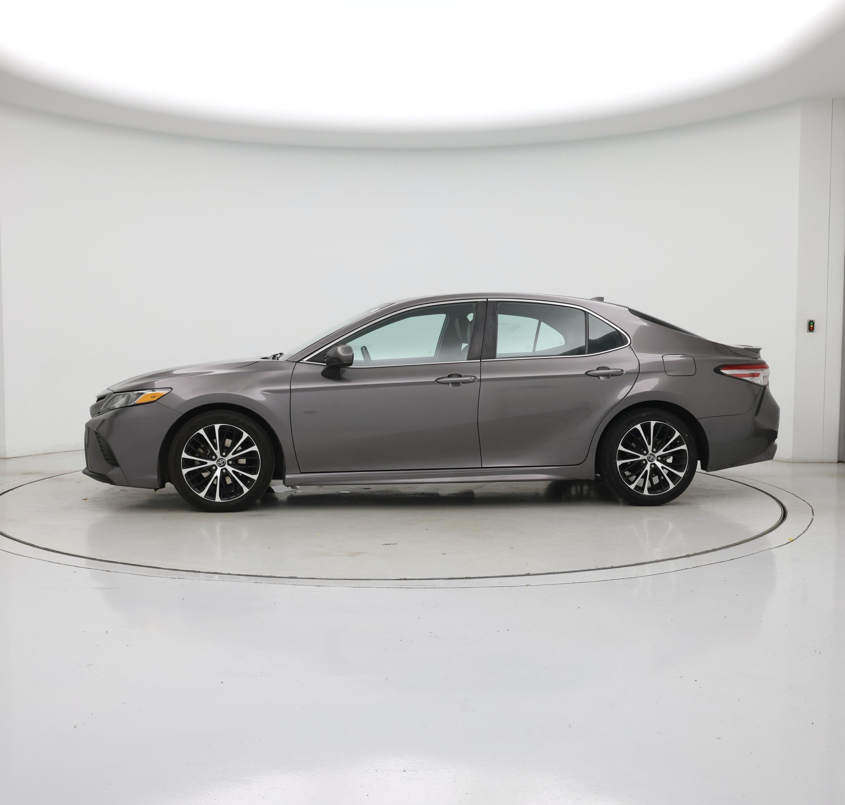 Thumbnail: 2019 Toyota Camry - 3