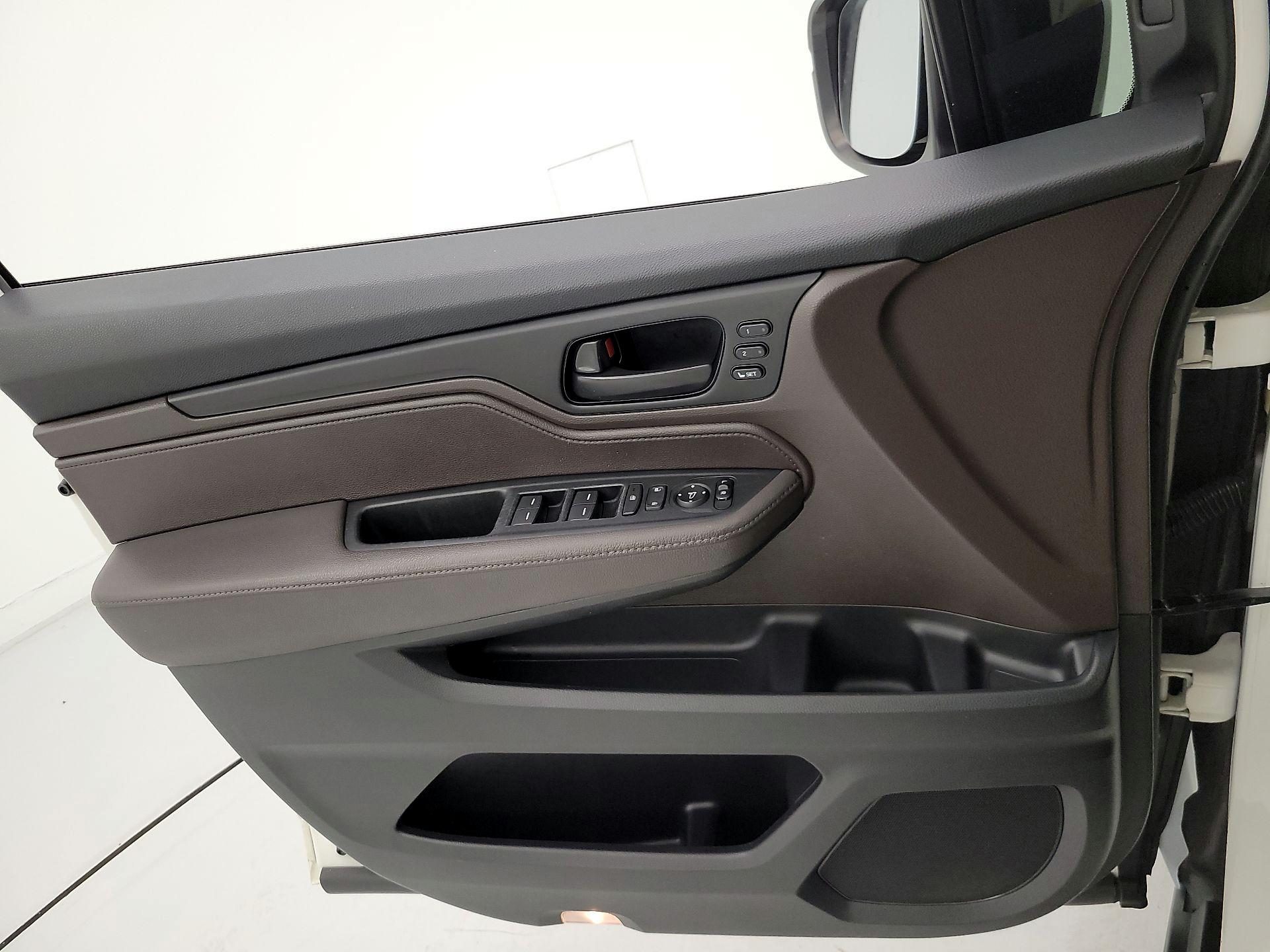 Thumbnail: 2018 Honda Odyssey - 12