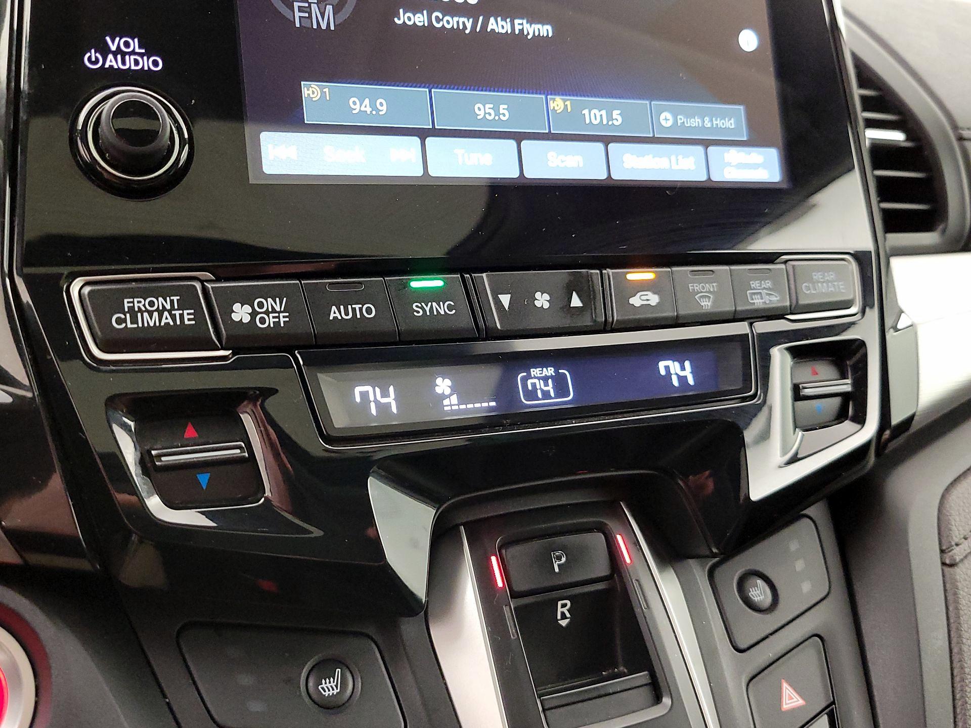 Thumbnail: 2018 Honda Odyssey - 16
