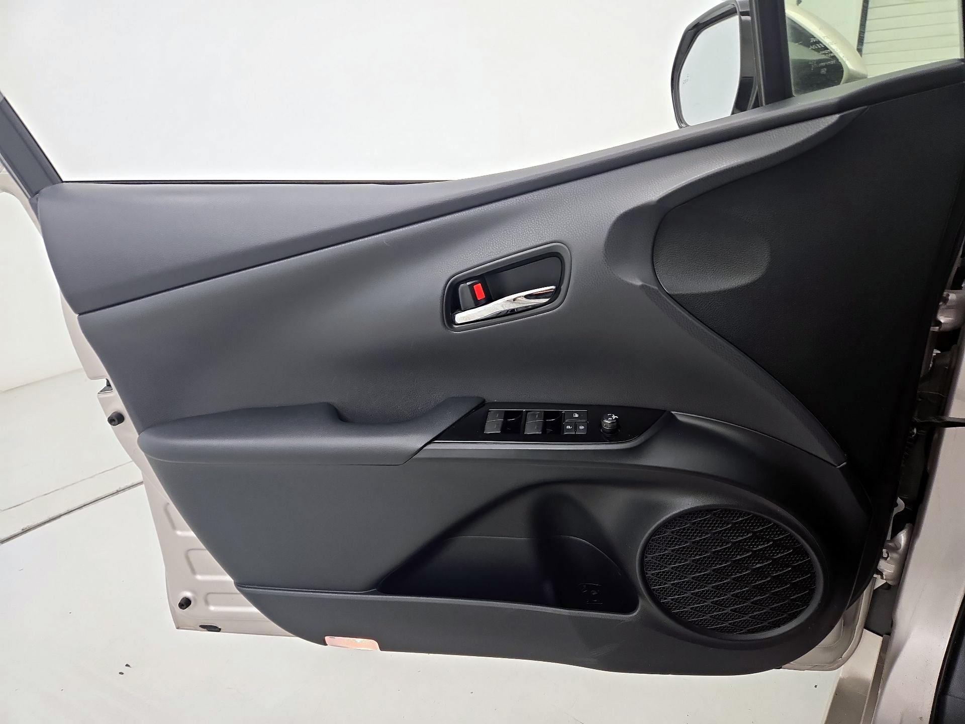 Thumbnail: 2019 Toyota Prius Prime - 12