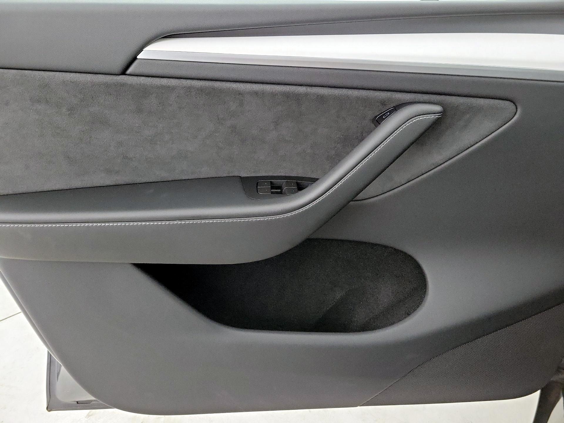 Thumbnail: 2023 Tesla Model Y - 12