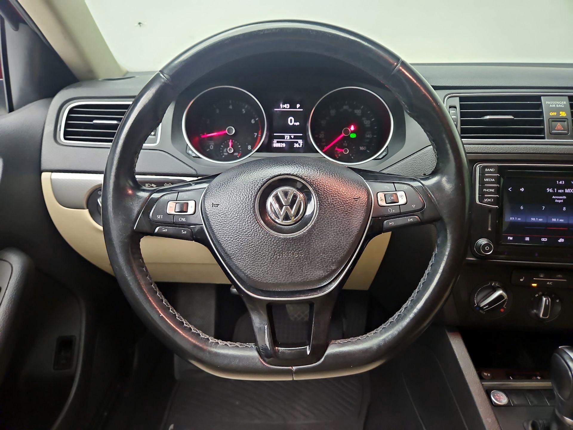 Thumbnail: 2017 Volkswagen Jetta - 10