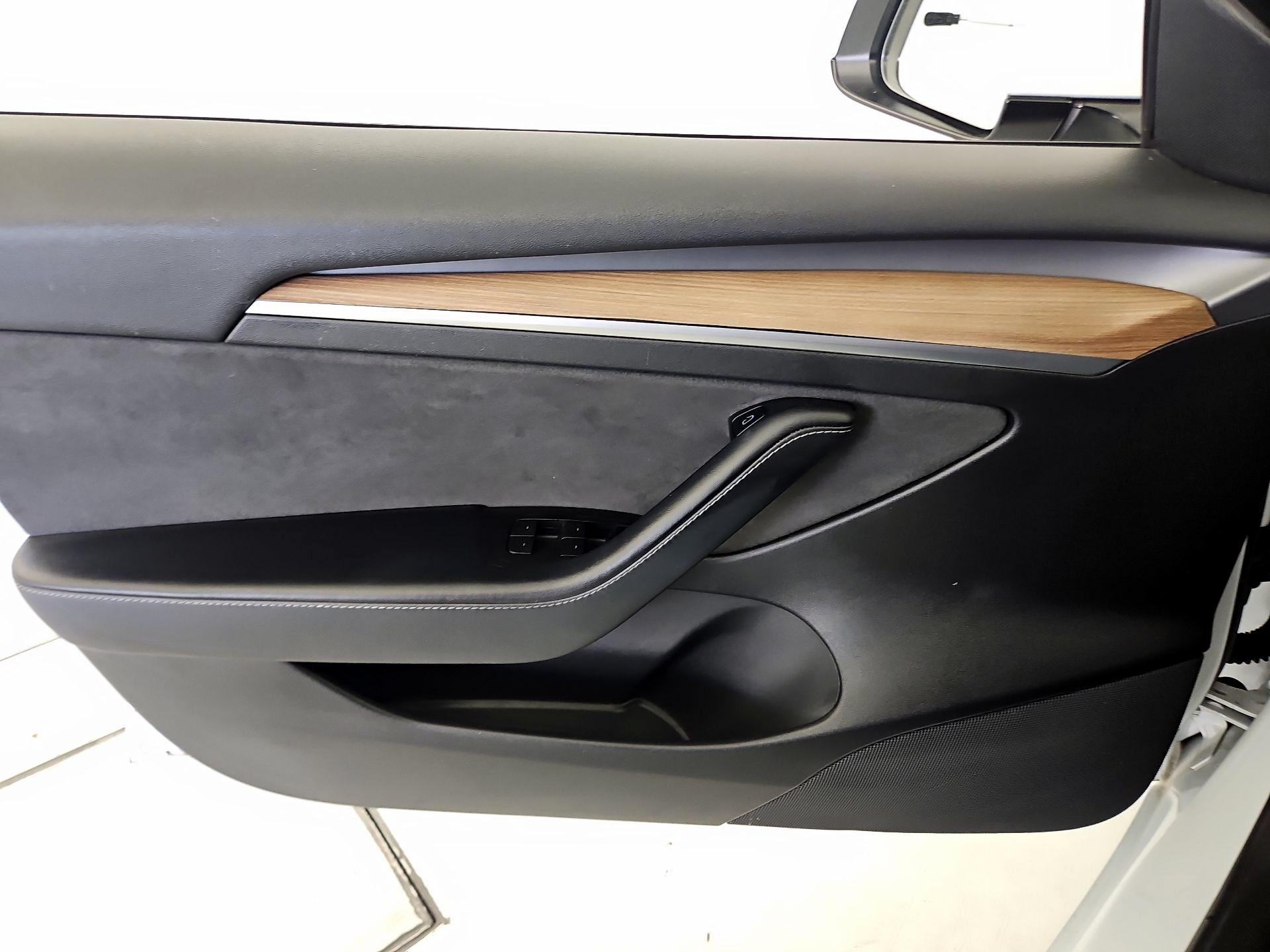 Thumbnail: 2022 Tesla Model 3 - 12