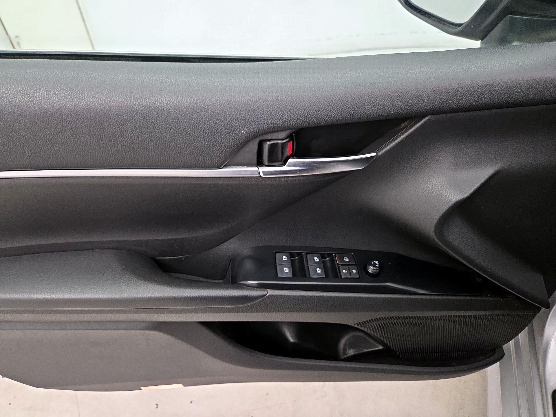 Thumbnail: 2019 Toyota Camry - 12