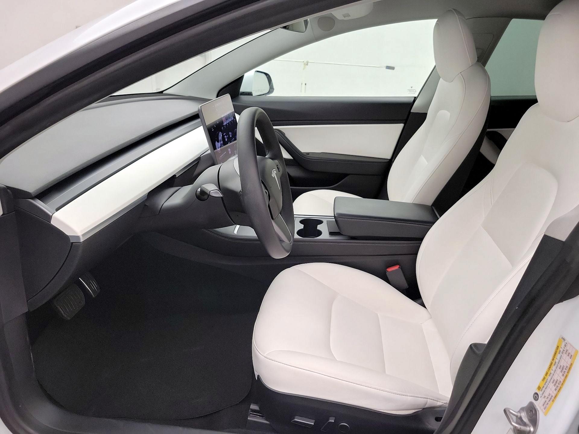 Thumbnail: 2021 Tesla Model 3 - 11