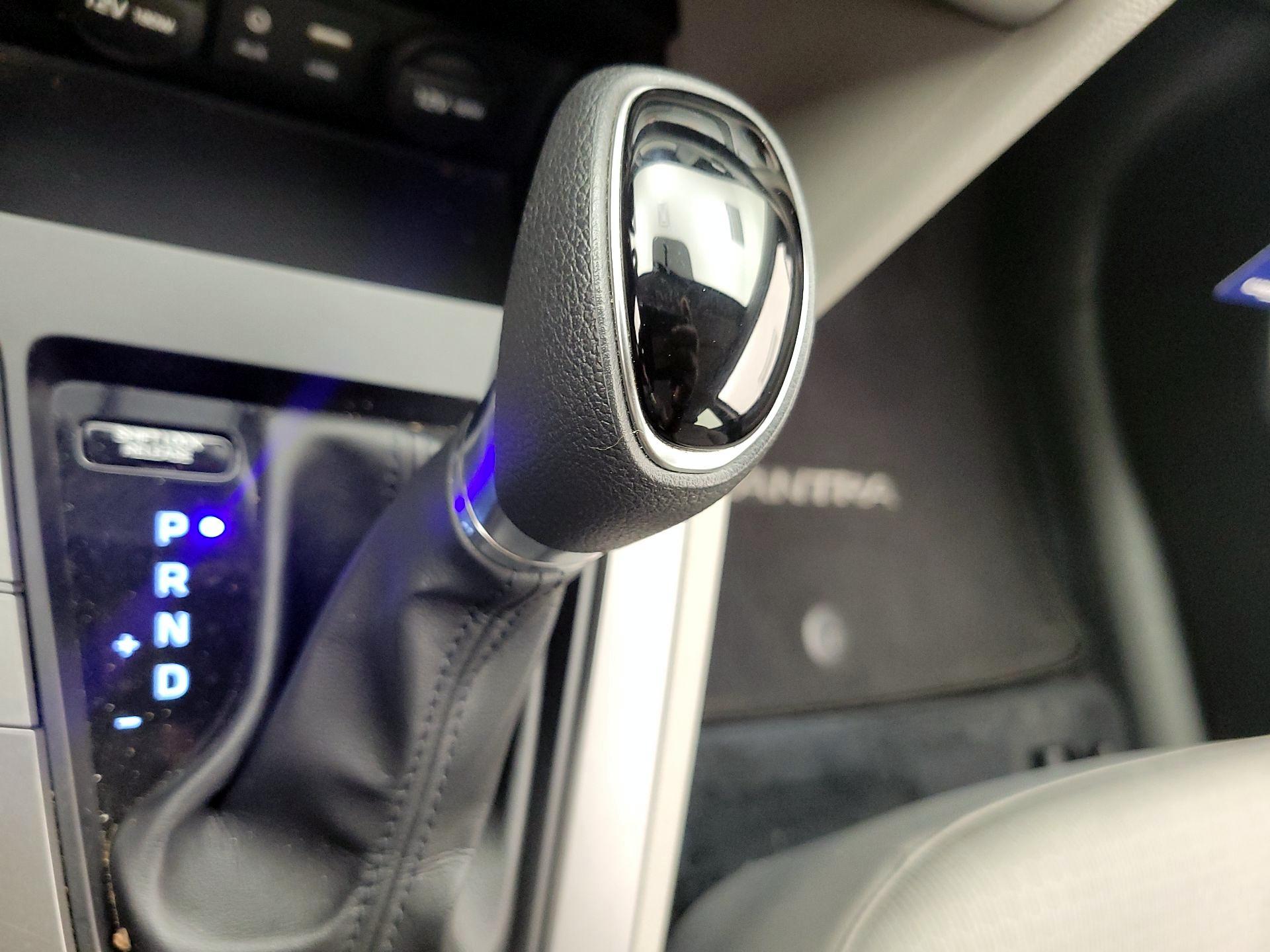 Thumbnail: 2017 Hyundai Elantra - 17