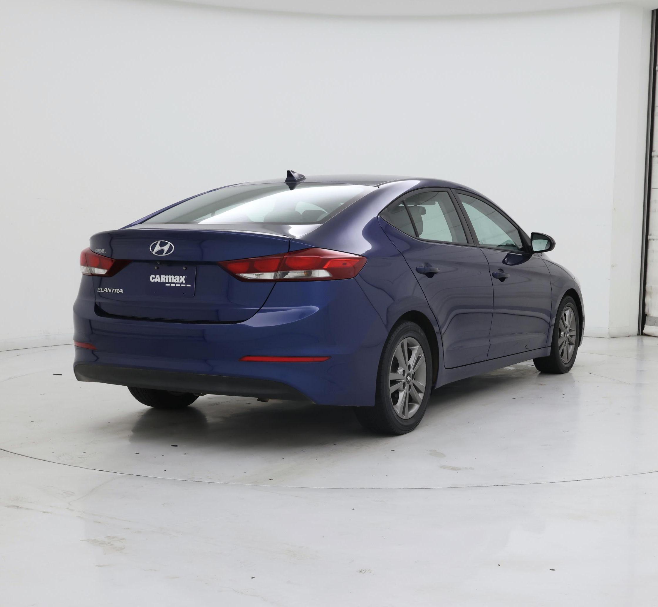 Thumbnail: 2017 Hyundai Elantra - 8