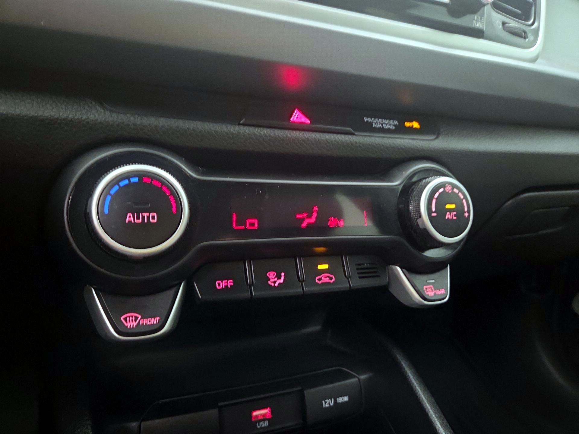 Thumbnail: 2022 Kia Rio - 16