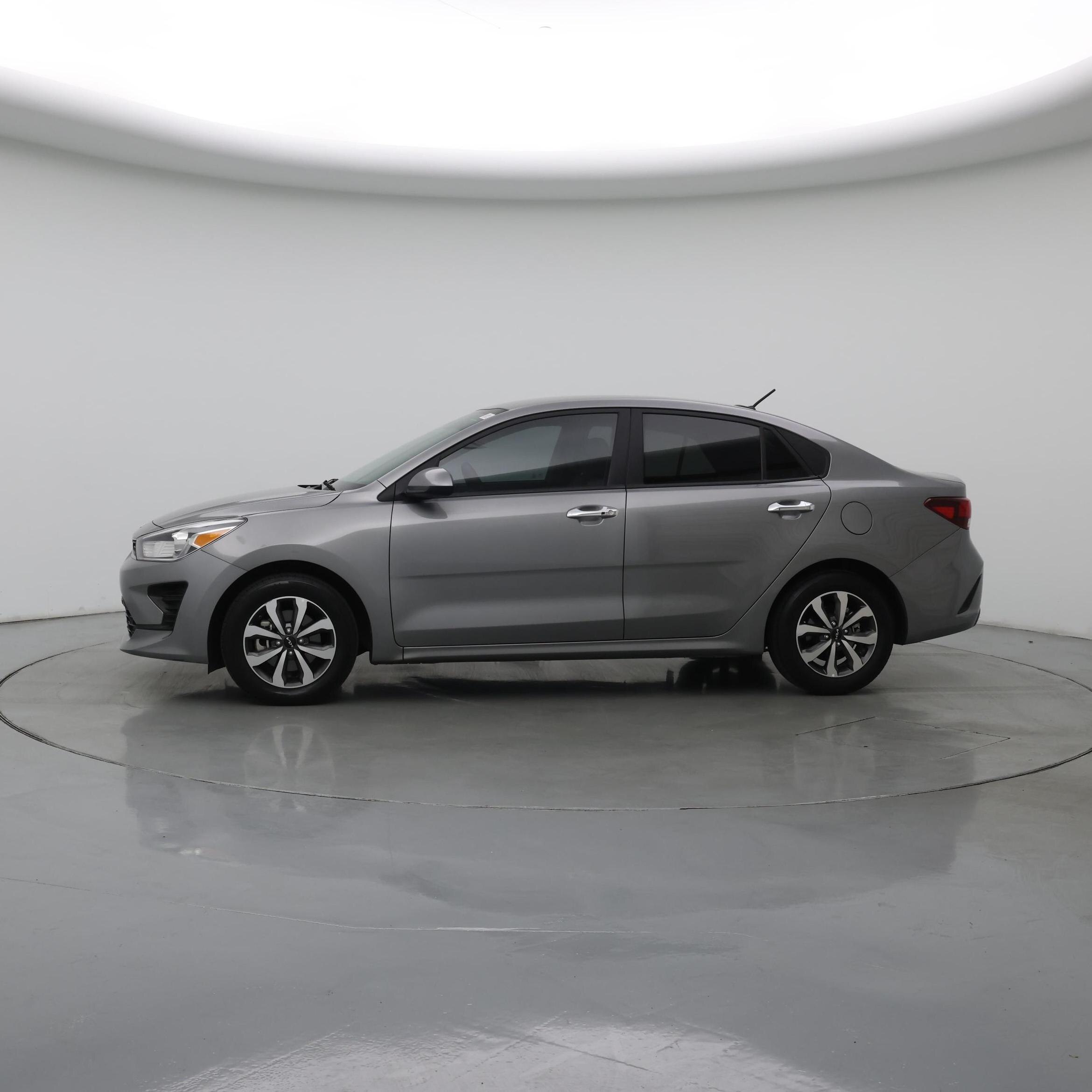 Thumbnail: 2022 Kia Rio - 3