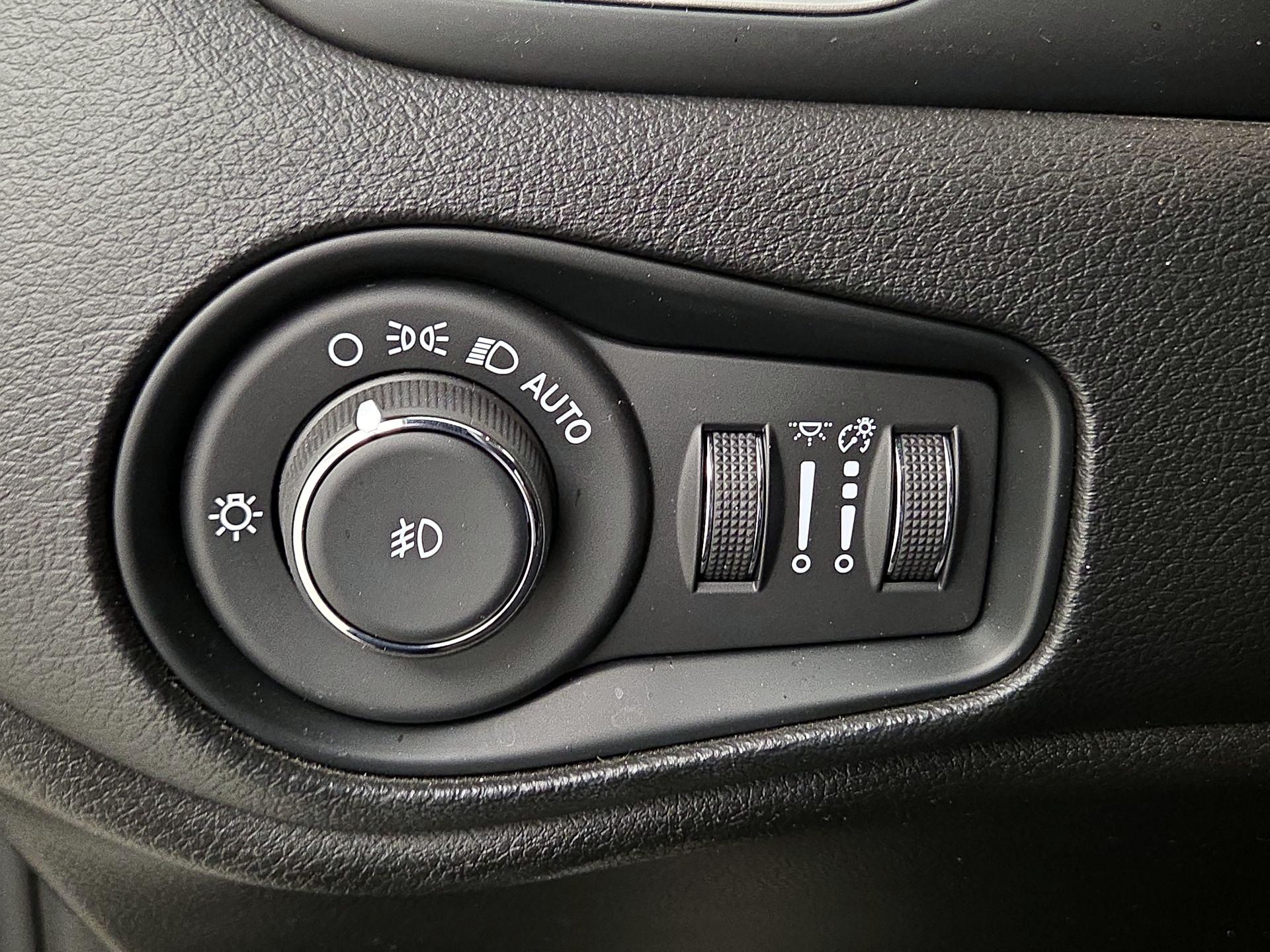 Thumbnail: 2021 Jeep Renegade - 13