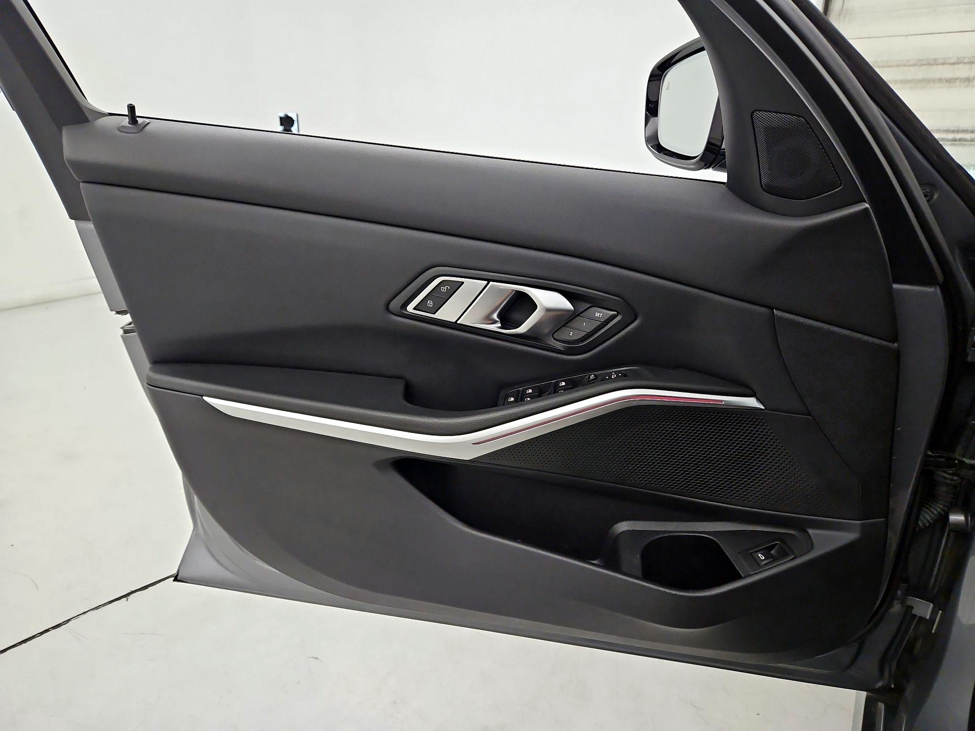 Thumbnail: 2023 BMW 3 Series - 12