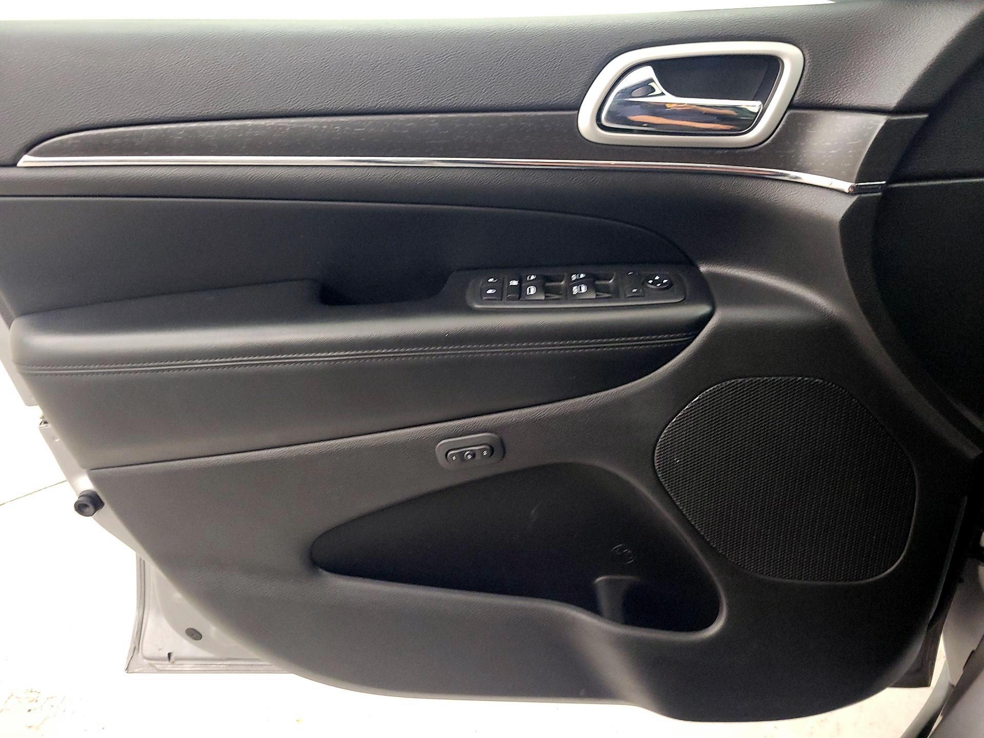 Thumbnail: 2018 Jeep Grand Cherokee - 12