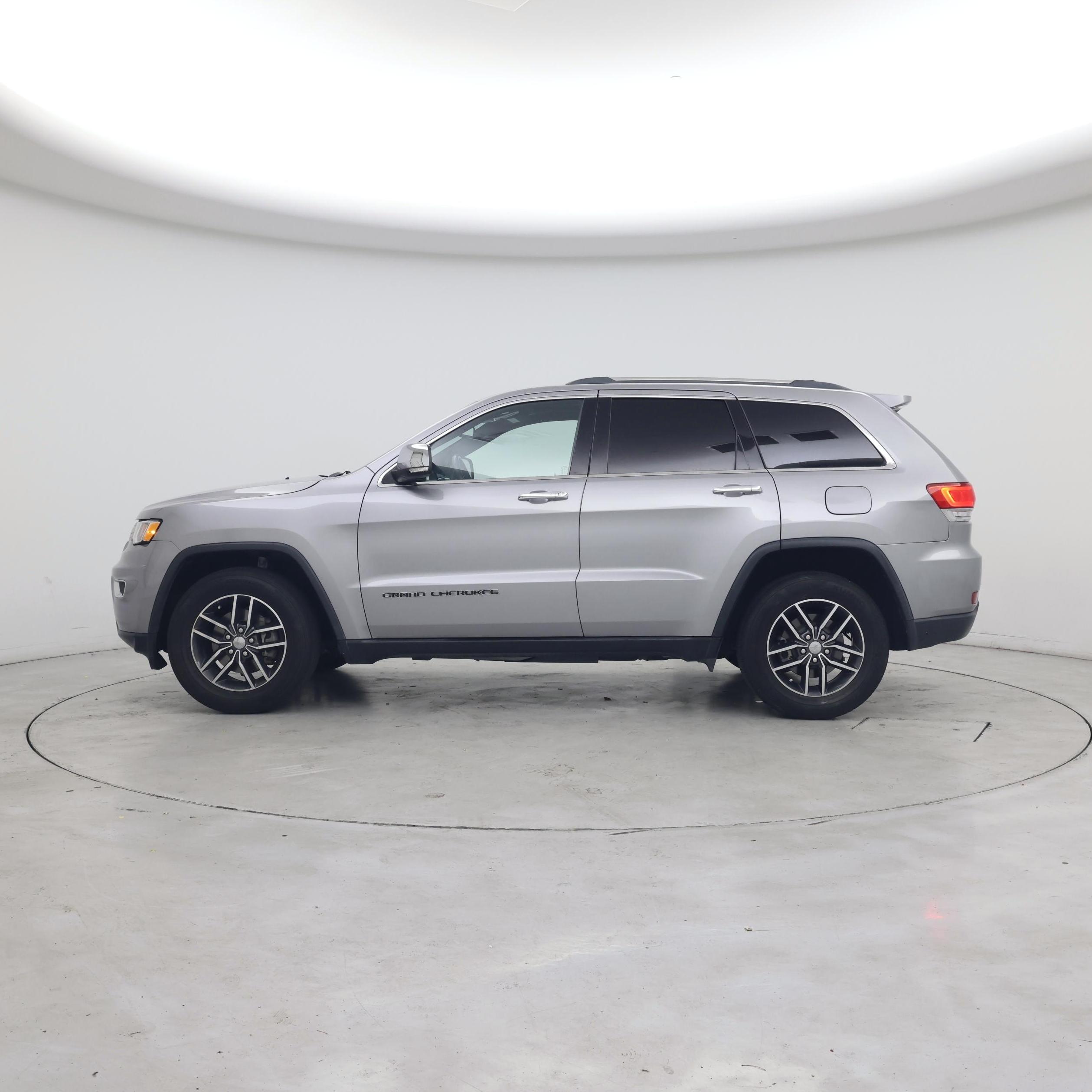 Thumbnail: 2018 Jeep Grand Cherokee - 3