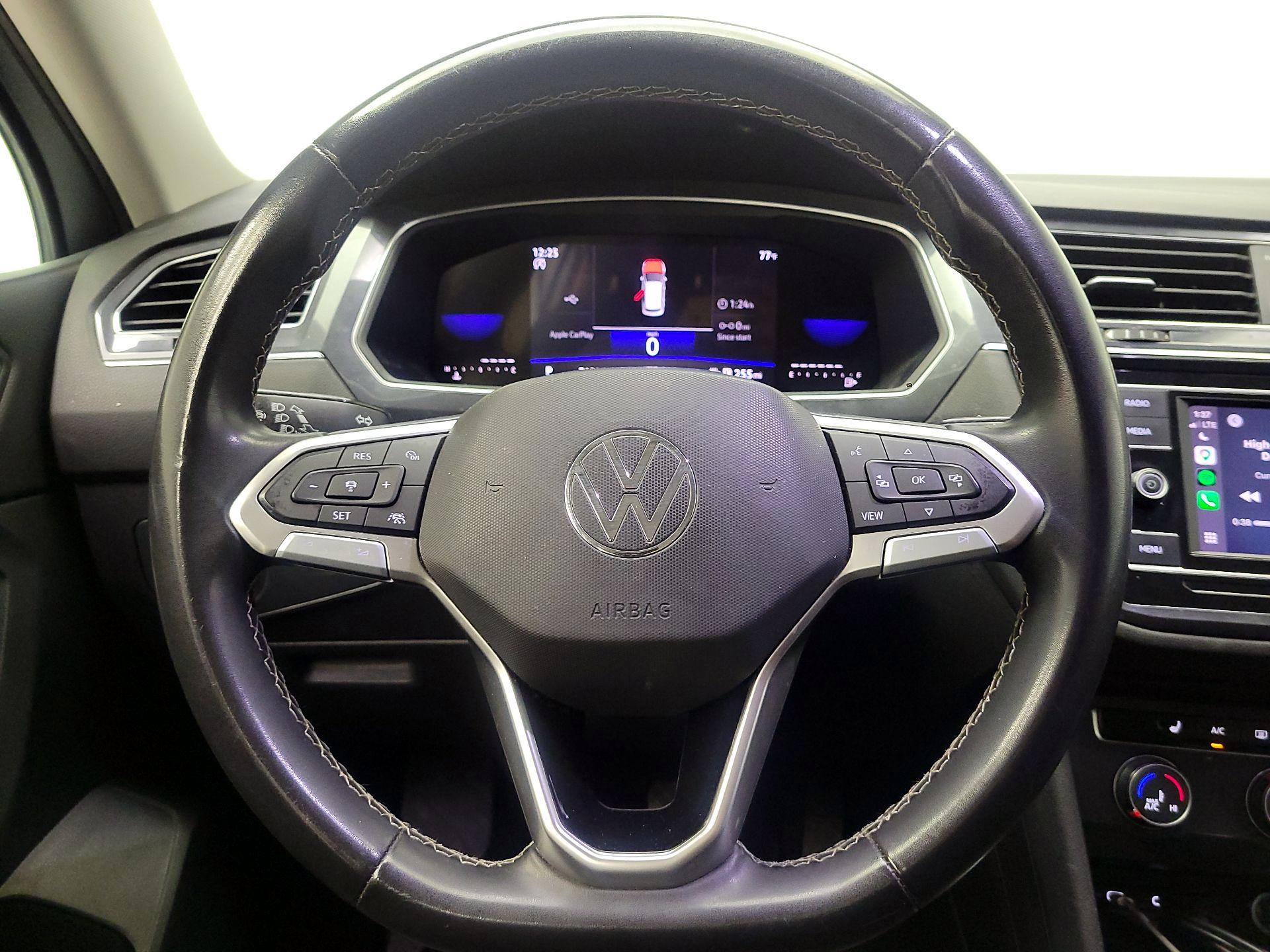 Thumbnail: 2023 Volkswagen Tiguan - 10