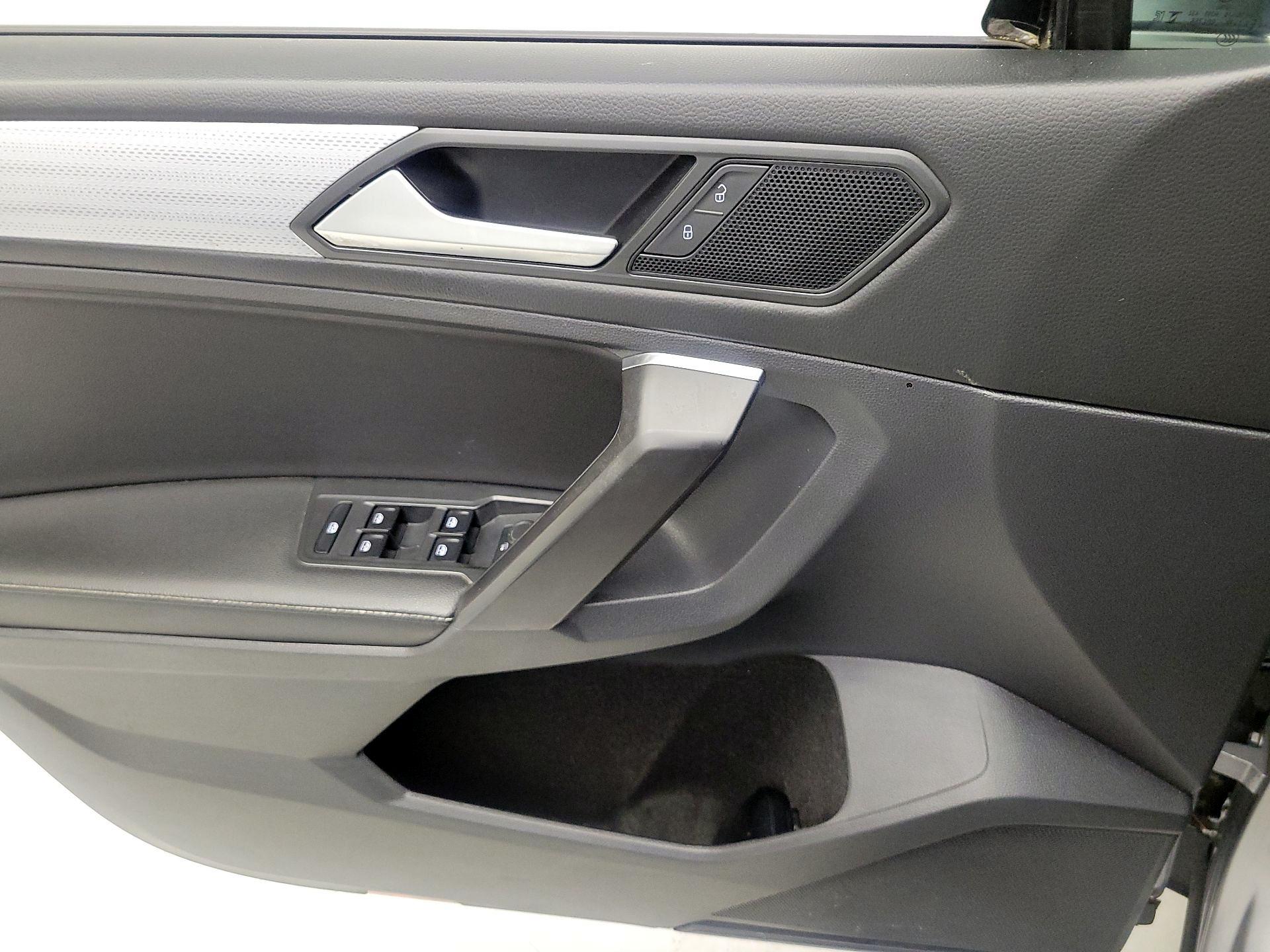 Thumbnail: 2023 Volkswagen Tiguan - 12