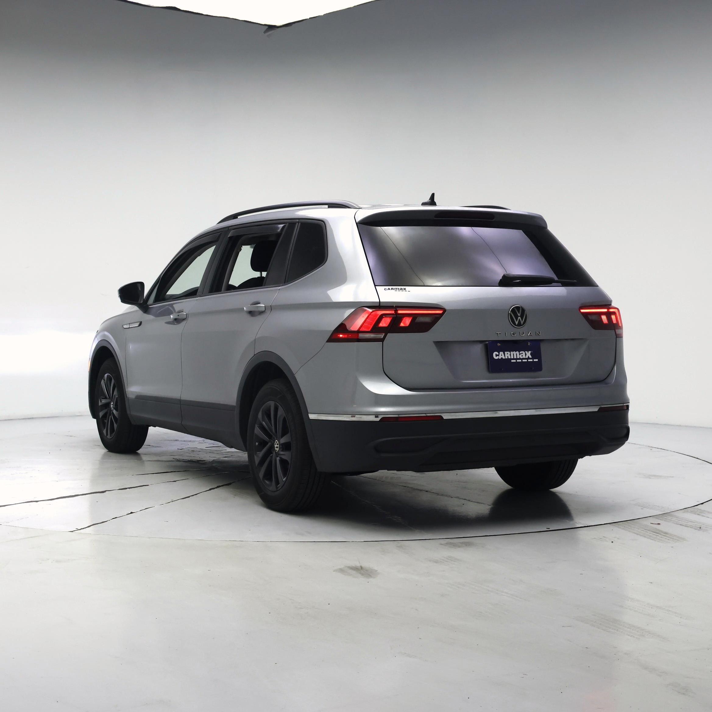 Thumbnail: 2023 Volkswagen Tiguan - 2