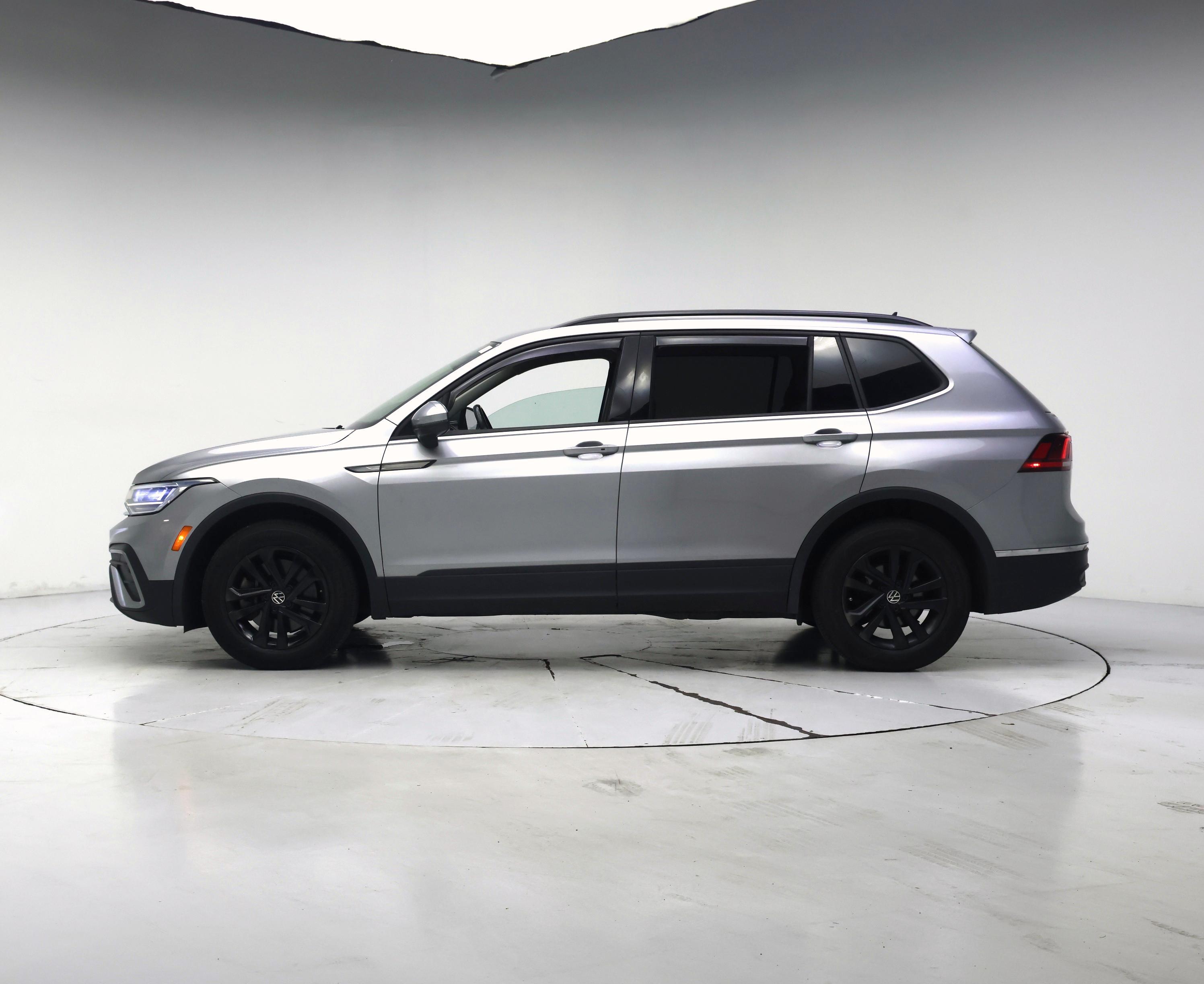 Thumbnail: 2023 Volkswagen Tiguan - 3
