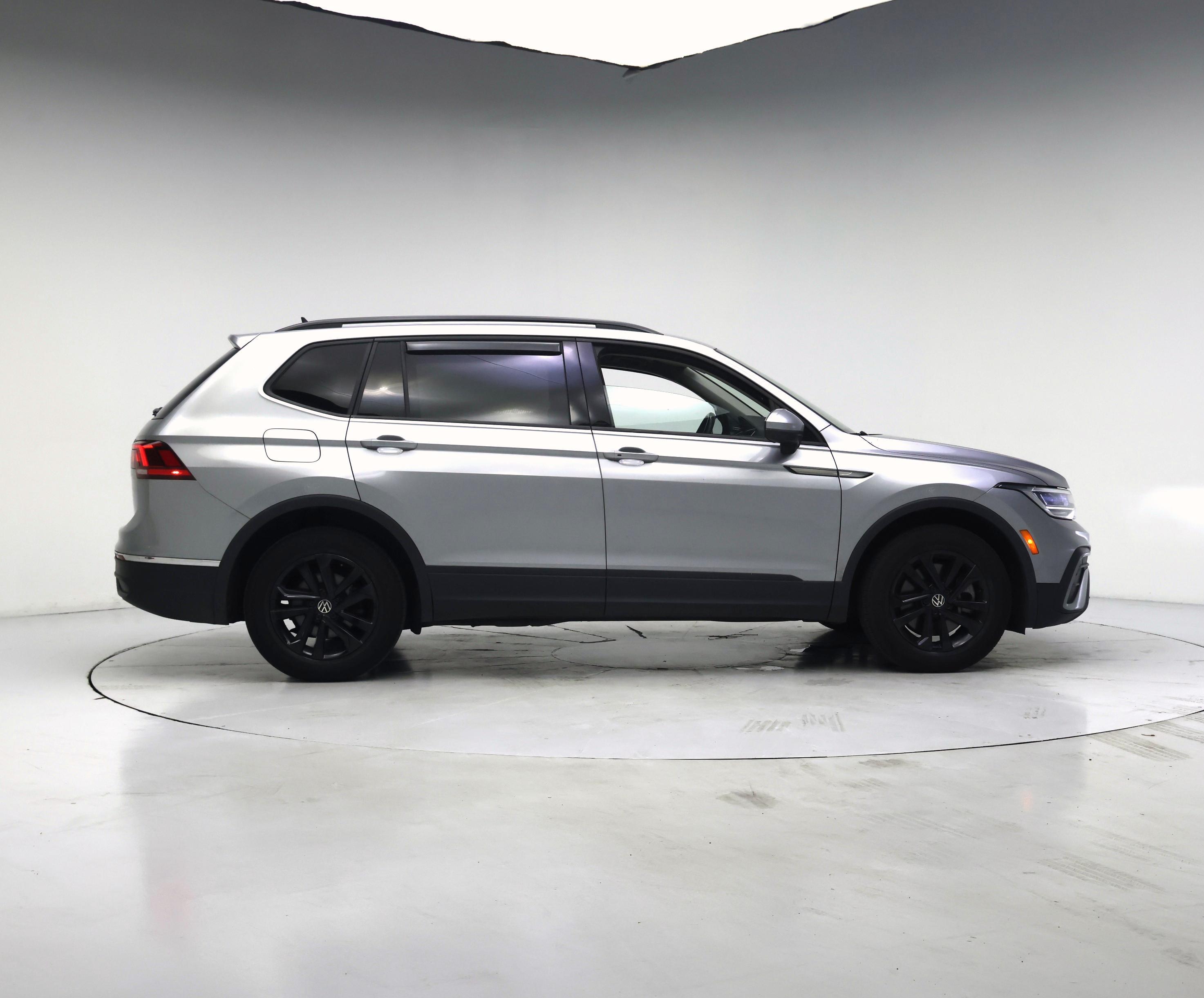 Thumbnail: 2023 Volkswagen Tiguan - 7