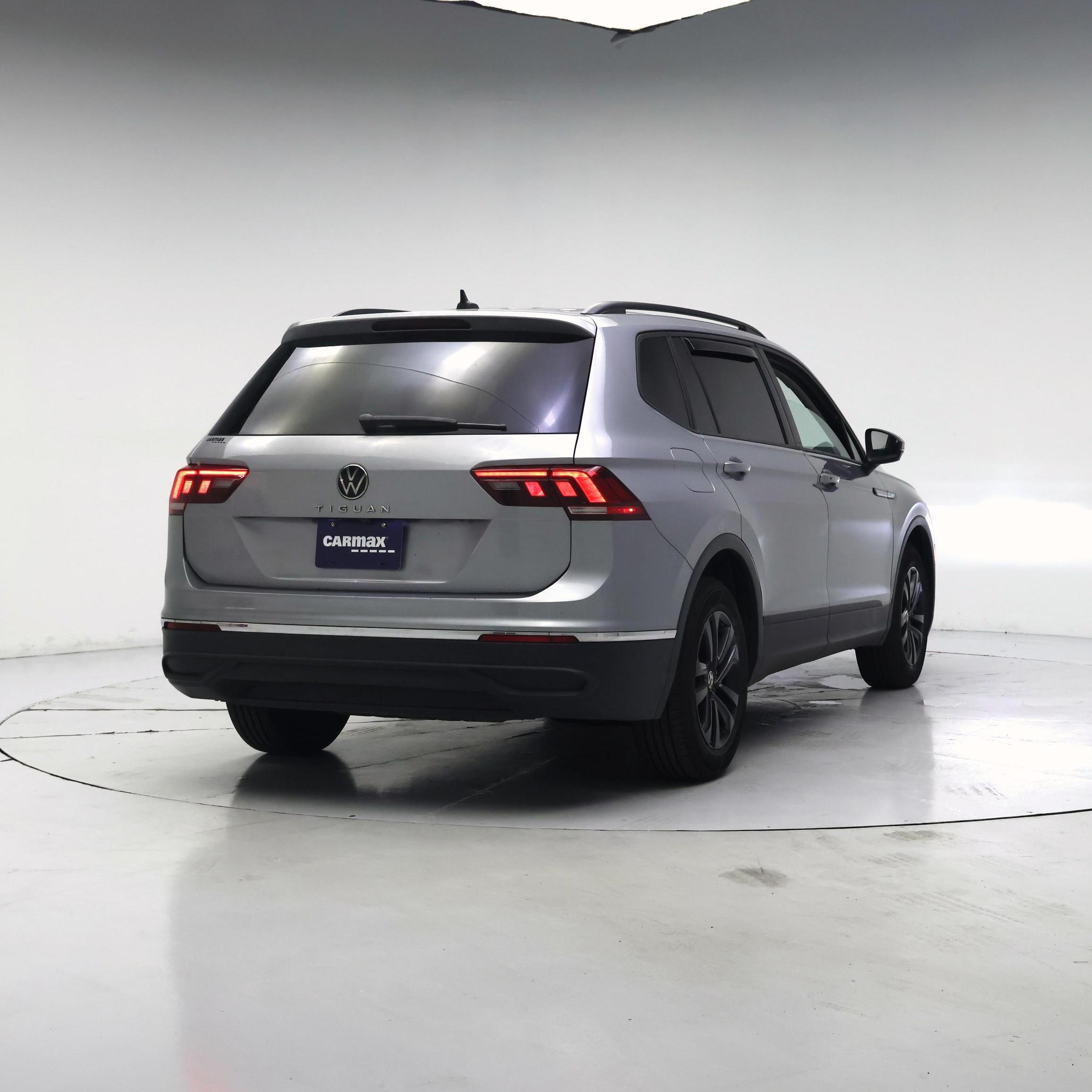 Thumbnail: 2023 Volkswagen Tiguan - 8