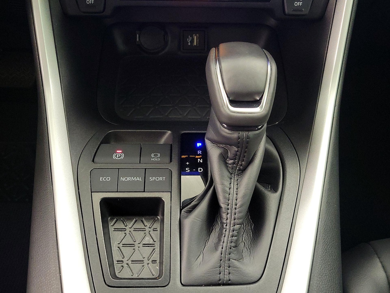 2025 Toyota RAV4 XLE Premium - Photo 18