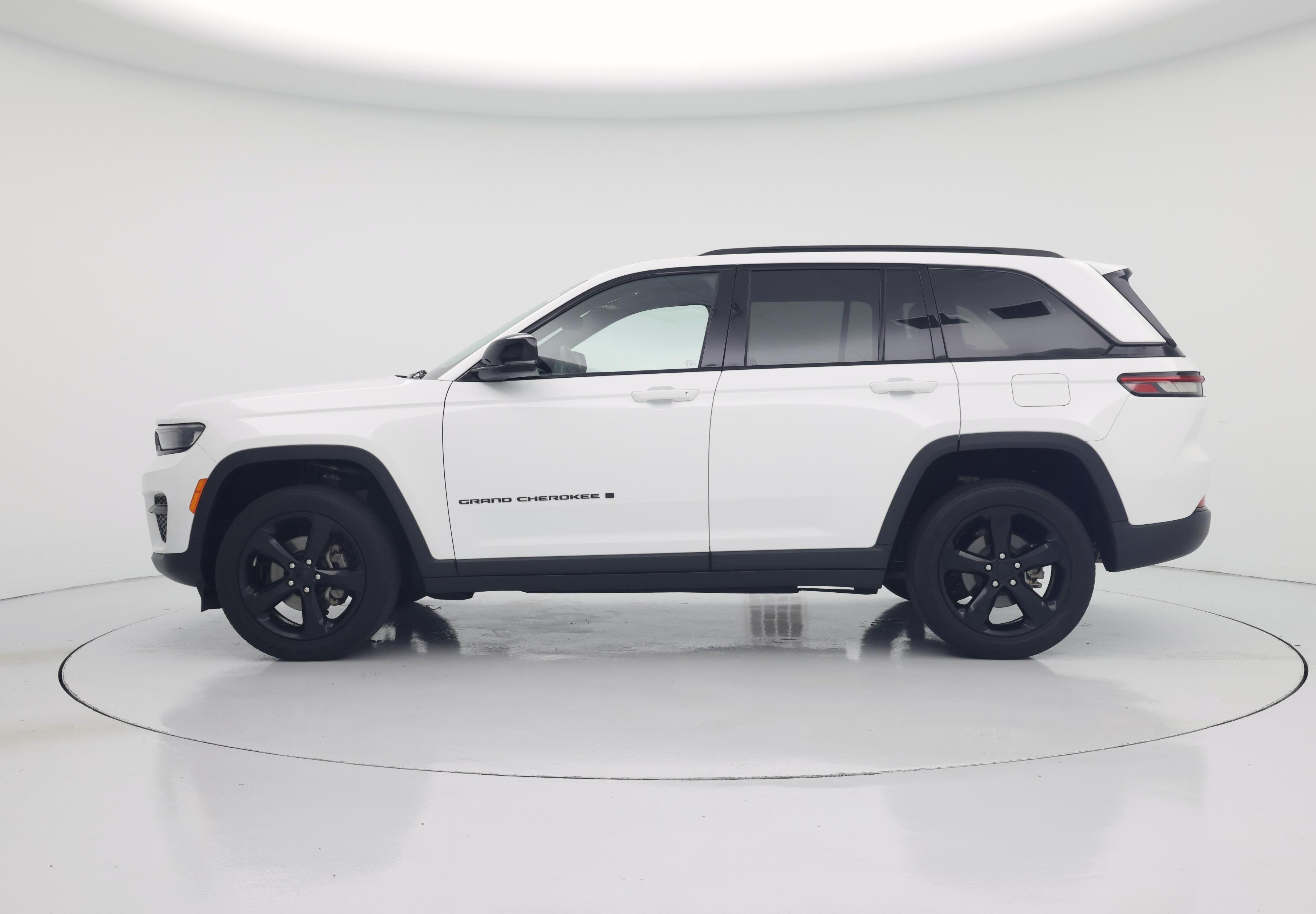 Thumbnail: 2023 Jeep Grand Cherokee - 3